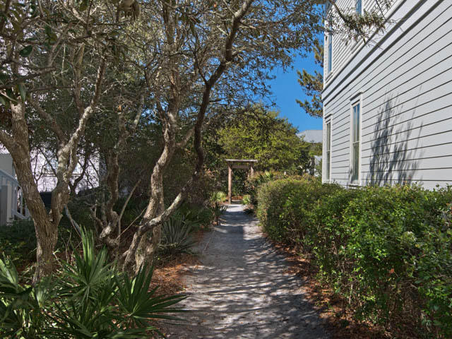 SUMMER'S EDGE - Residential