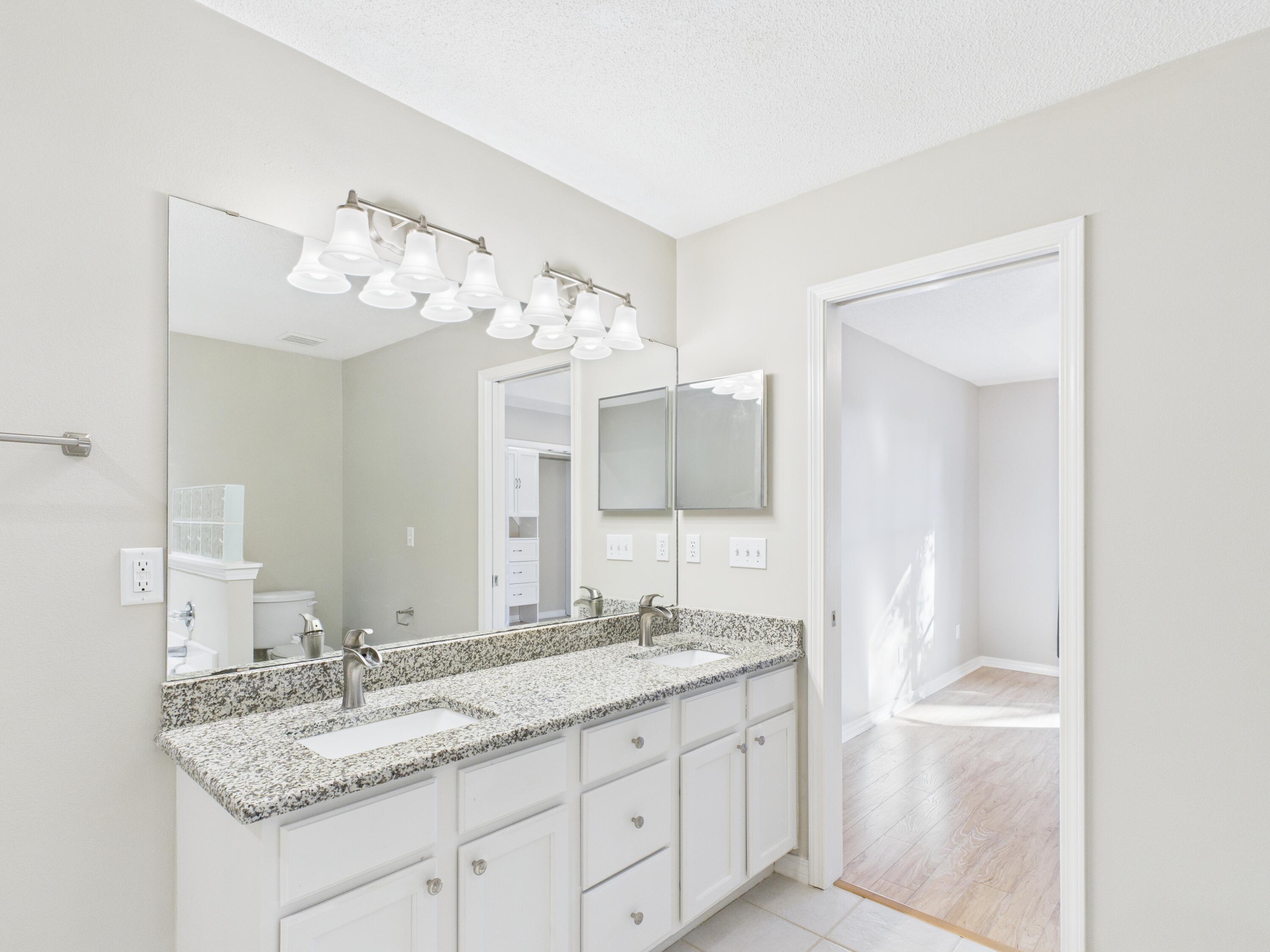 OLD TOWN PH 2 - Residential Lease