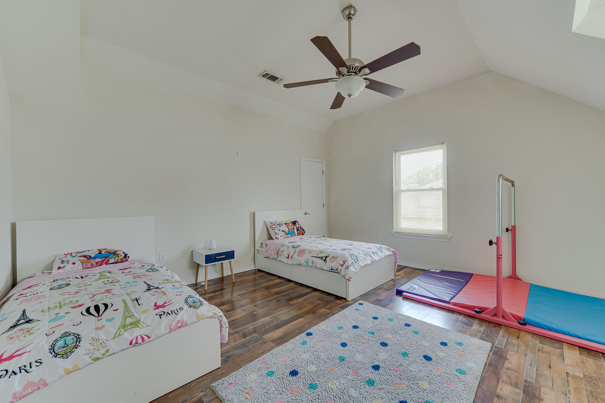 CRESCENT SHORES - Residential