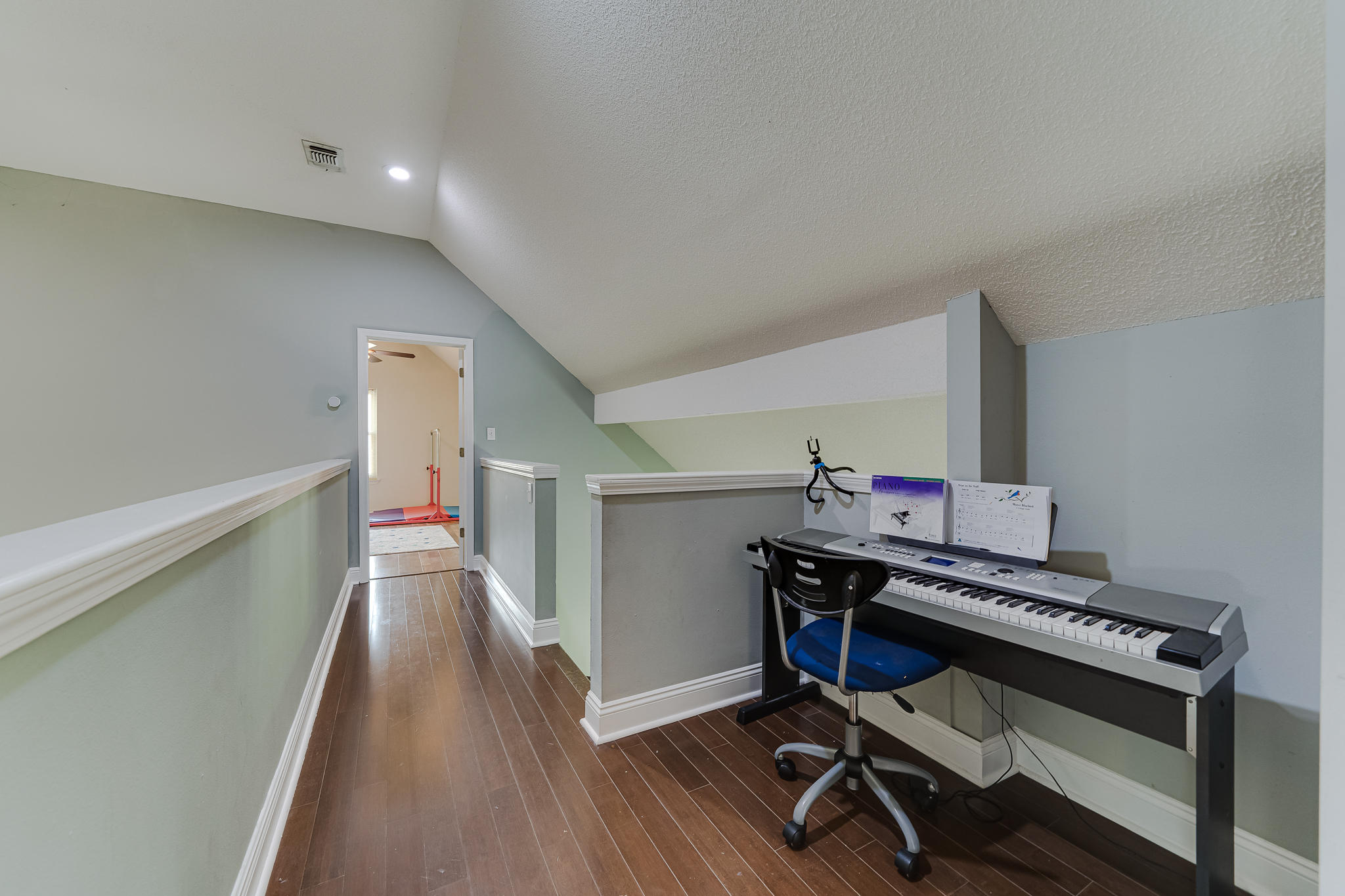 CRESCENT SHORES - Residential