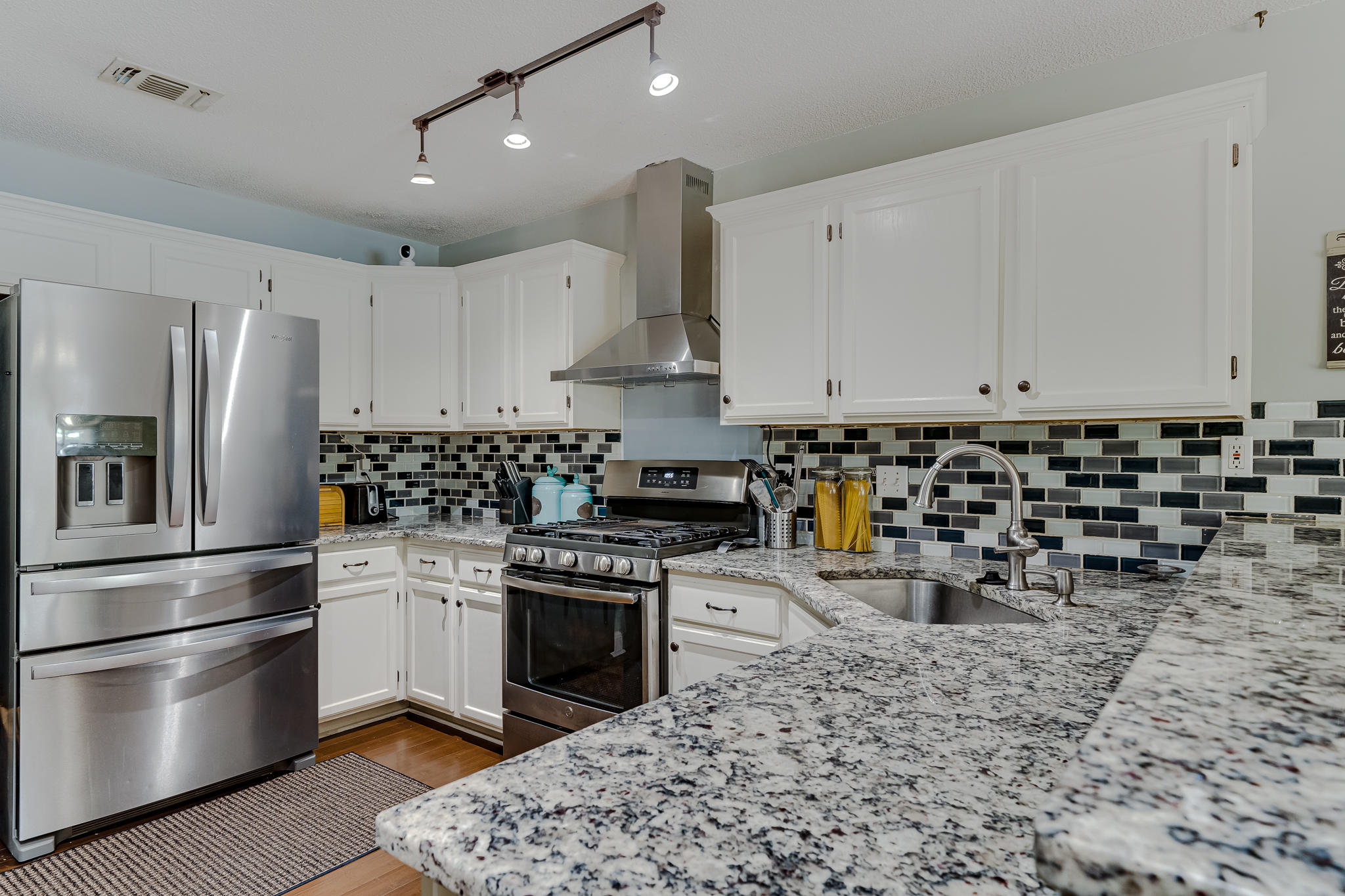 CRESCENT SHORES - Residential