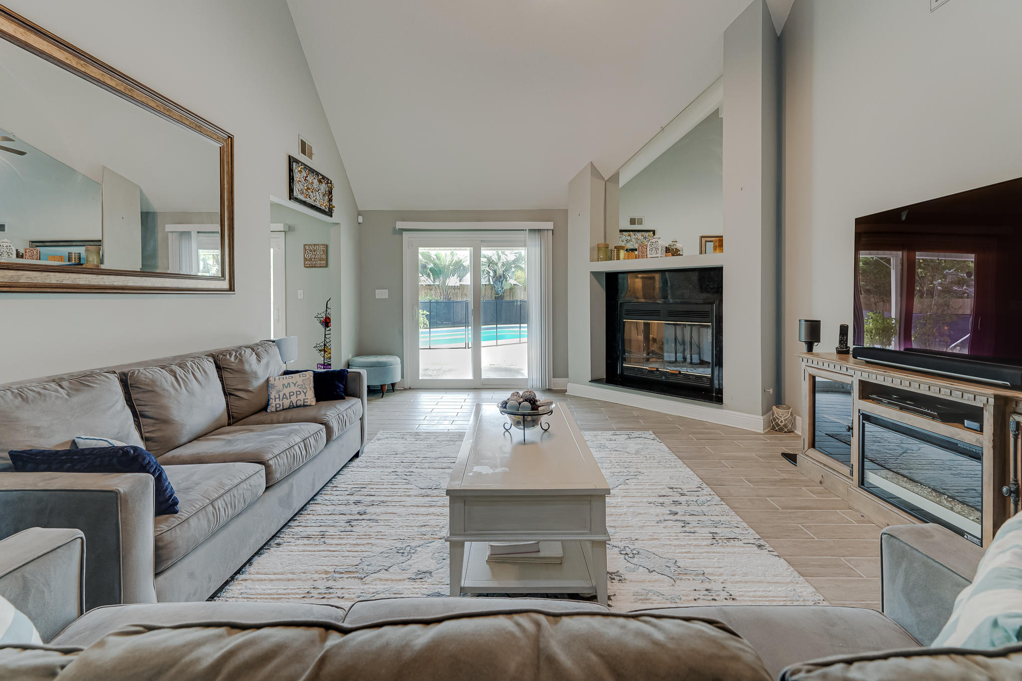 CRESCENT SHORES - Residential