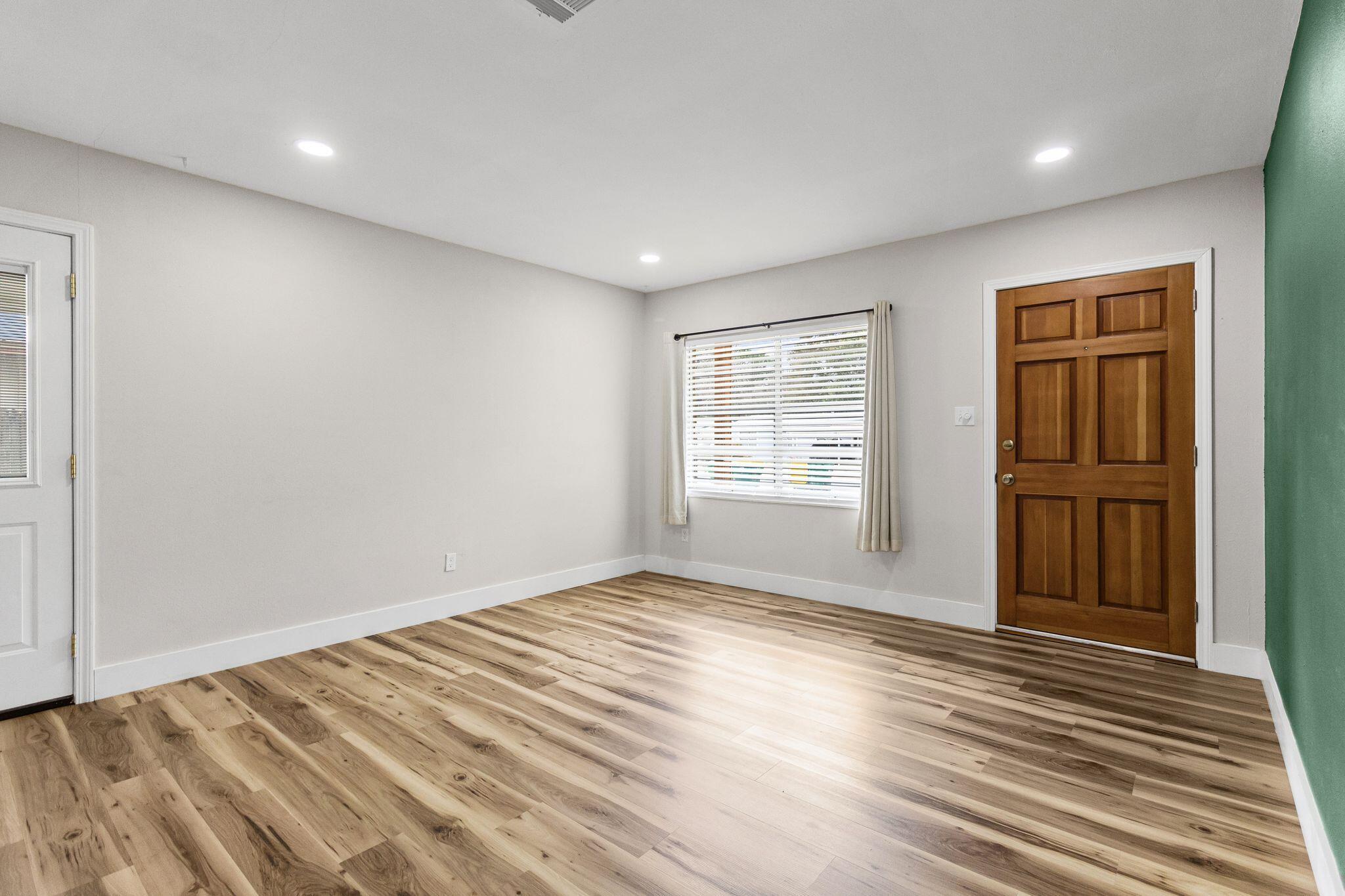 GARNIERS BEACH 7TH - Residential