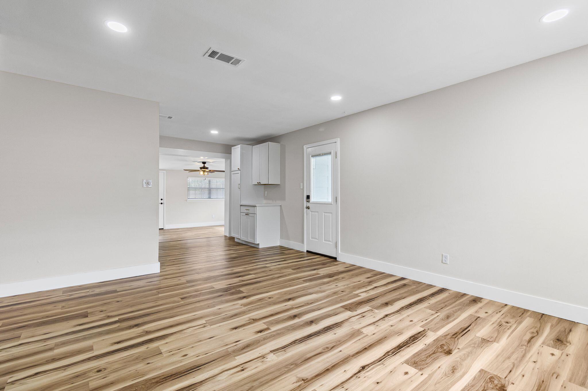 GARNIERS BEACH 7TH - Residential