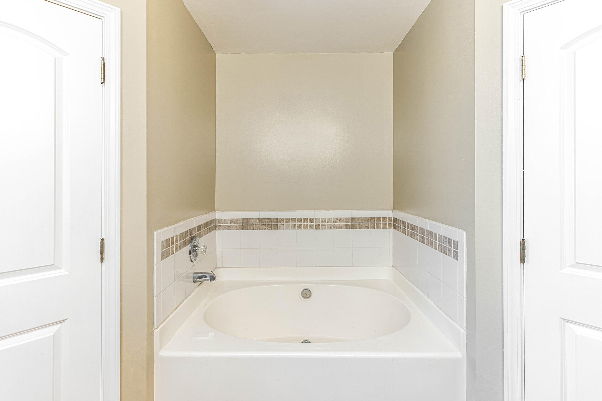 BRISTOL VILLAGE RAINTREE ESTATES - Residential