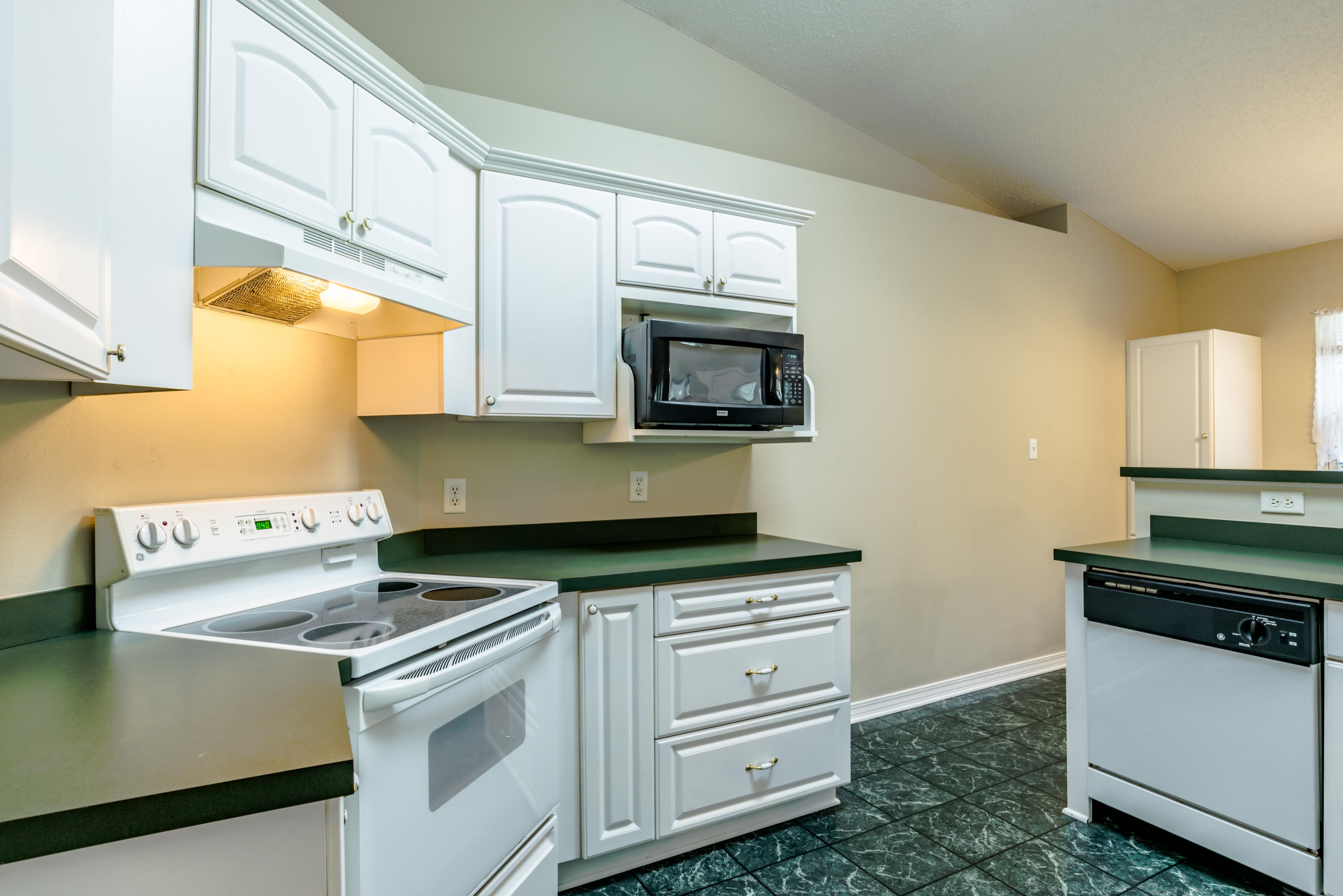 HOLLEY BY THE SEA - Residential