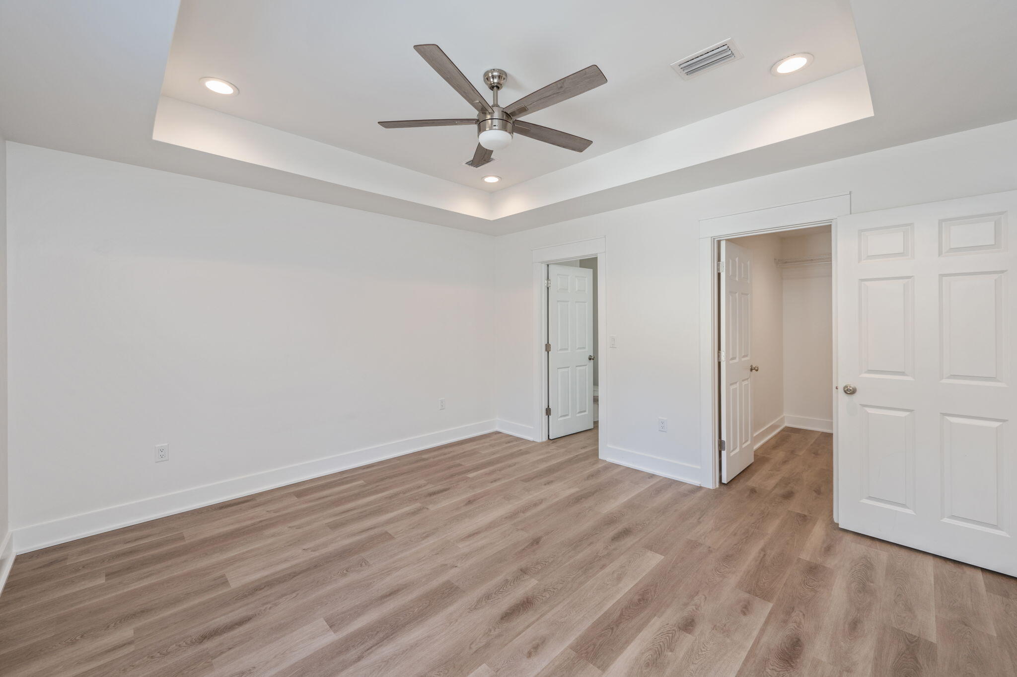 OAKWOOD HILLS UNIT 3 - Residential Lease