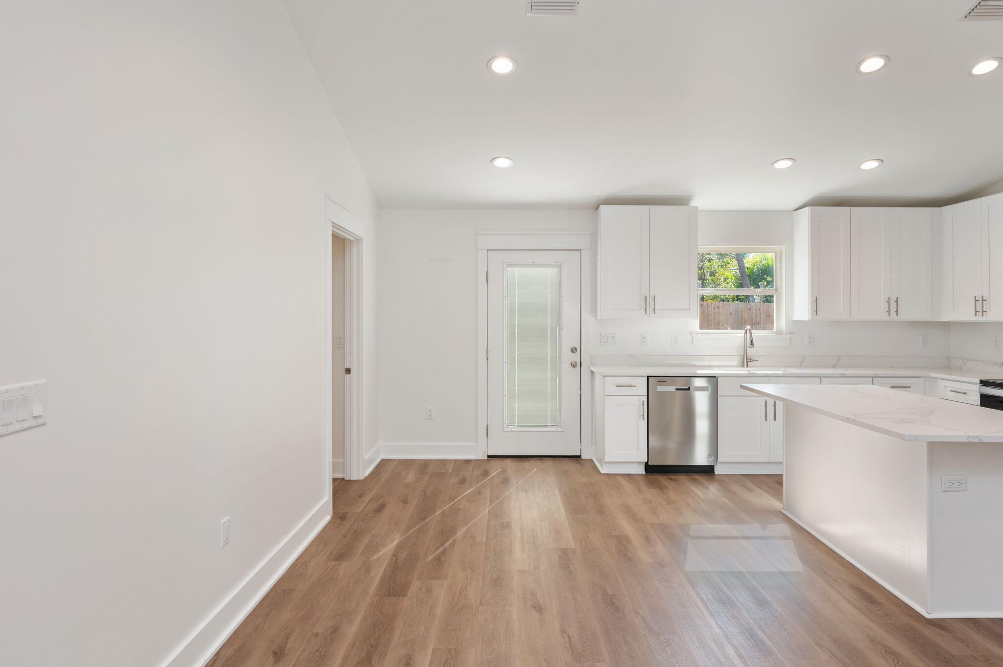 OAKWOOD HILLS UNIT 3 - Residential Lease