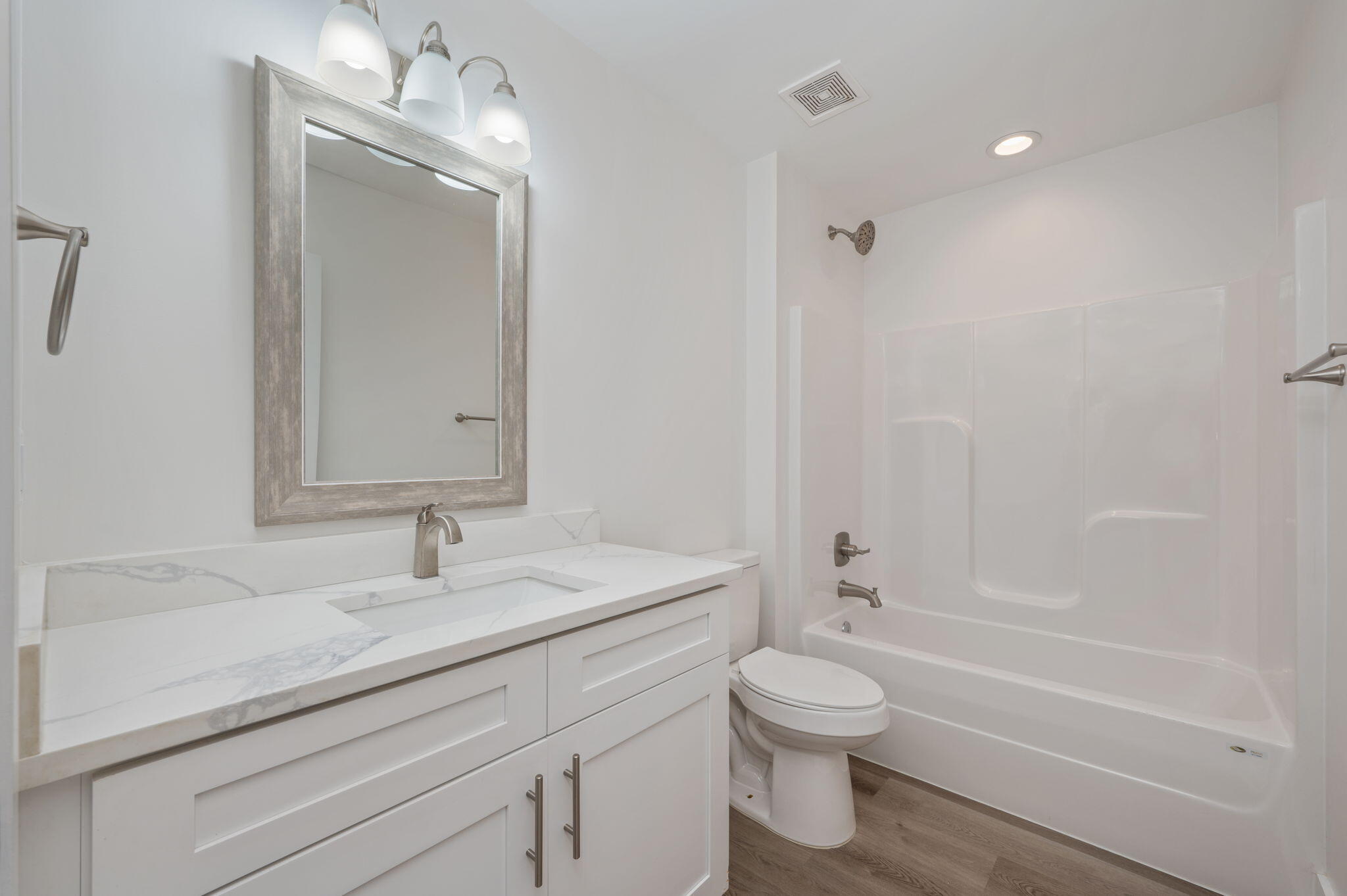 OAKWOOD HILLS UNIT 3 - Residential Lease