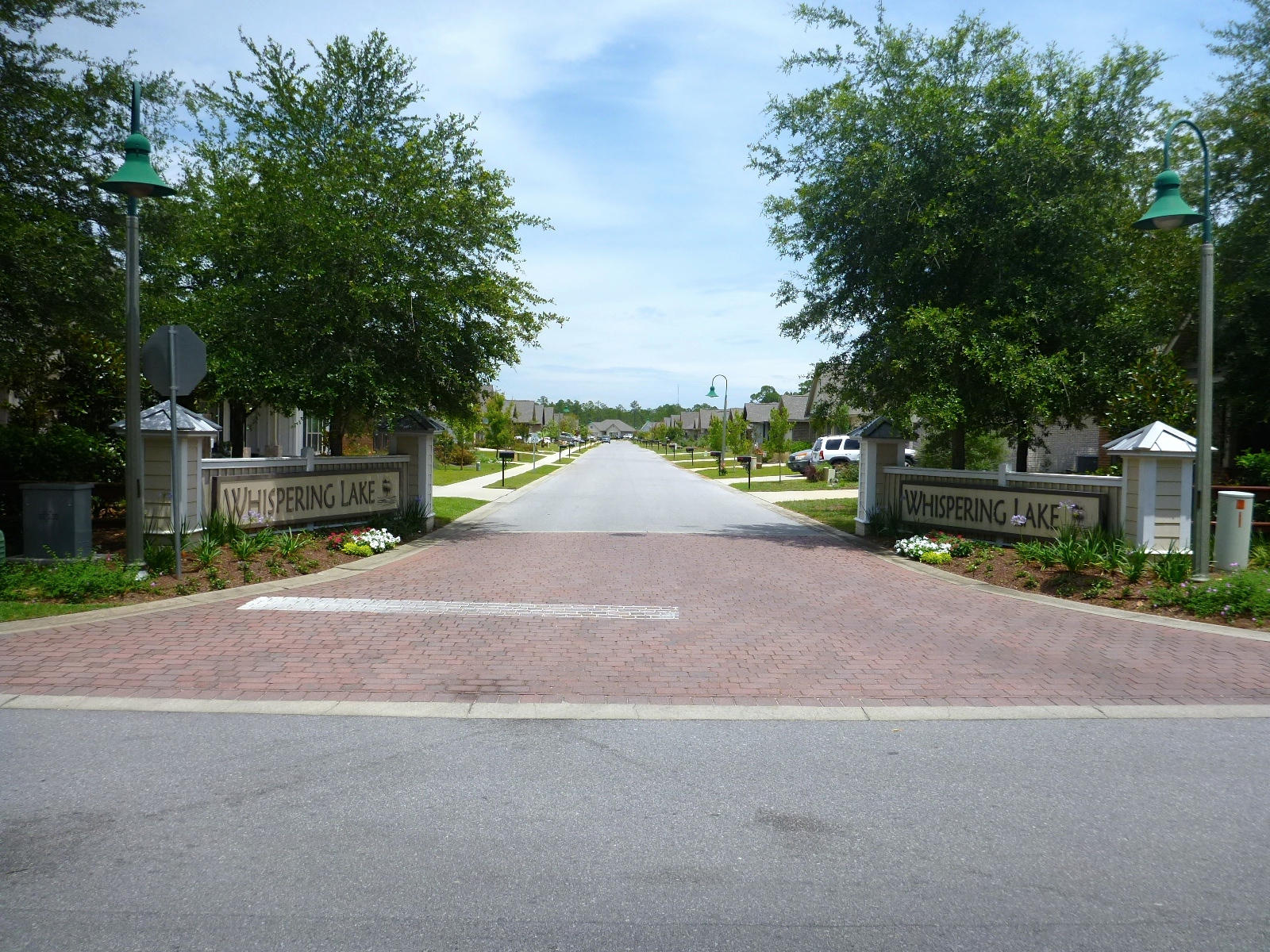 WHISPERING LAKE - Residential