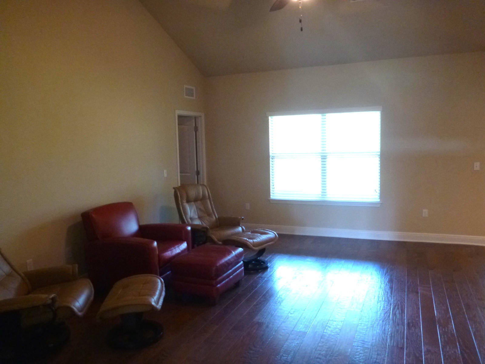 WHISPERING LAKE - Residential