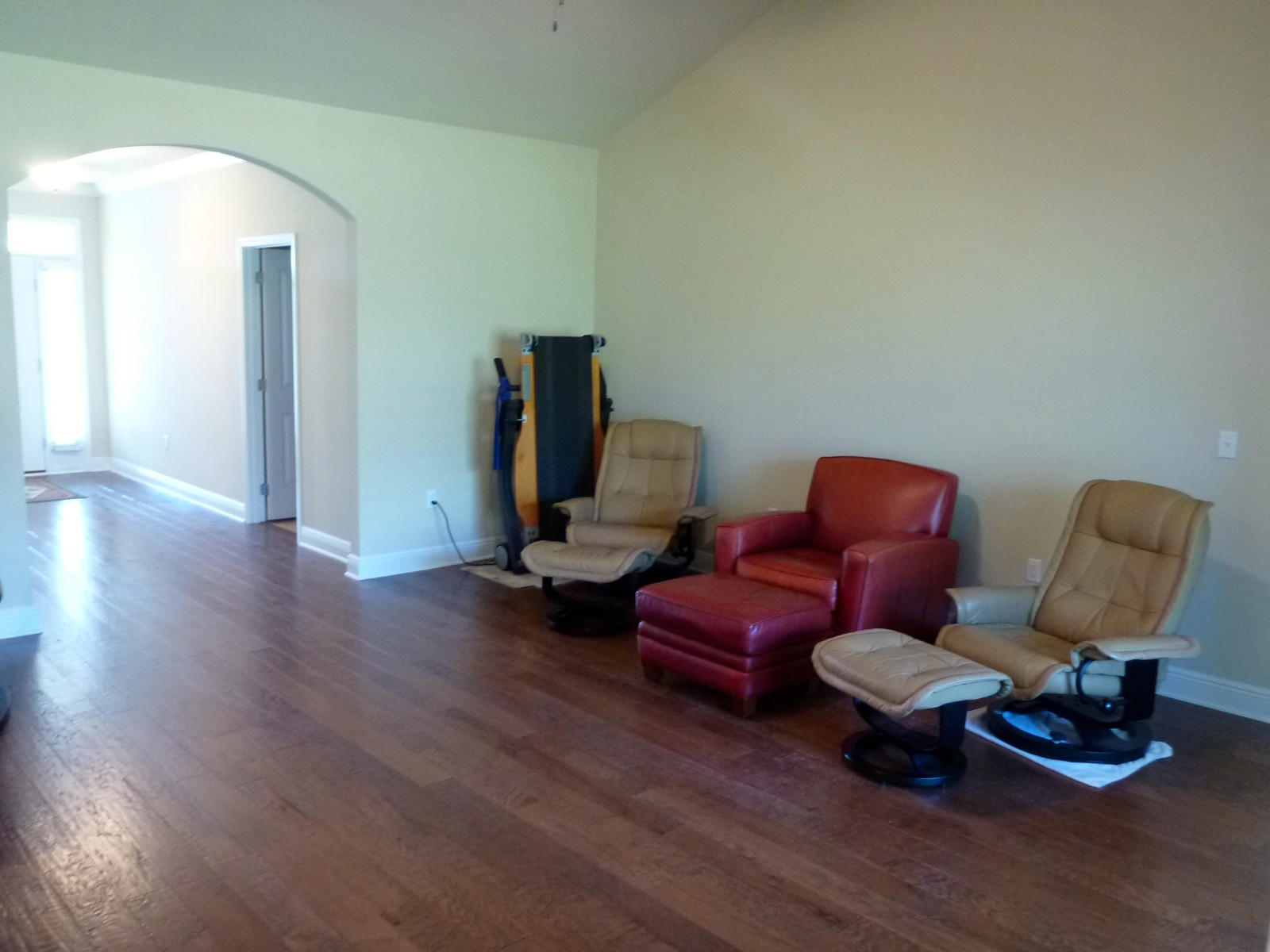 WHISPERING LAKE - Residential