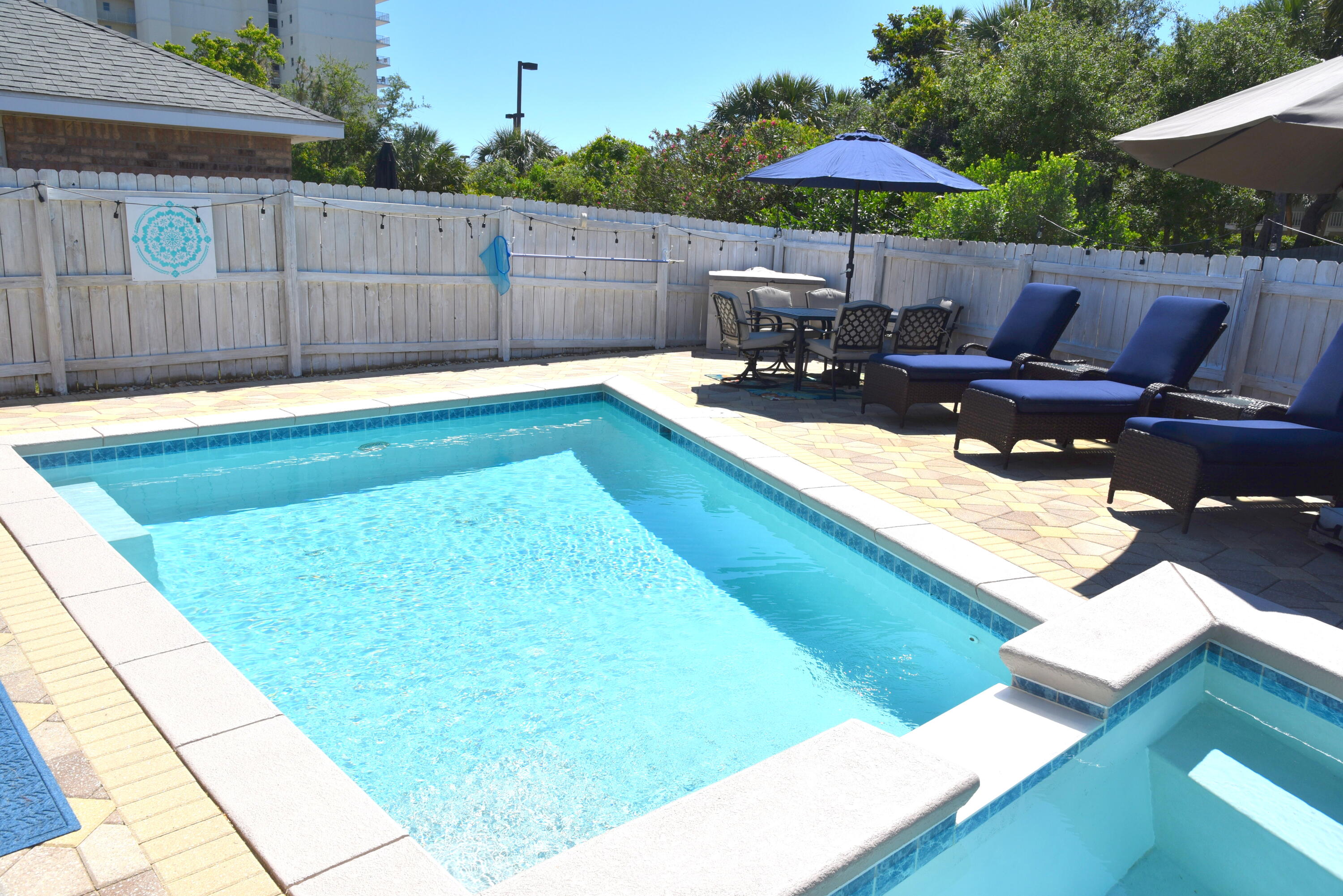 PARADISE RETREAT - Residential