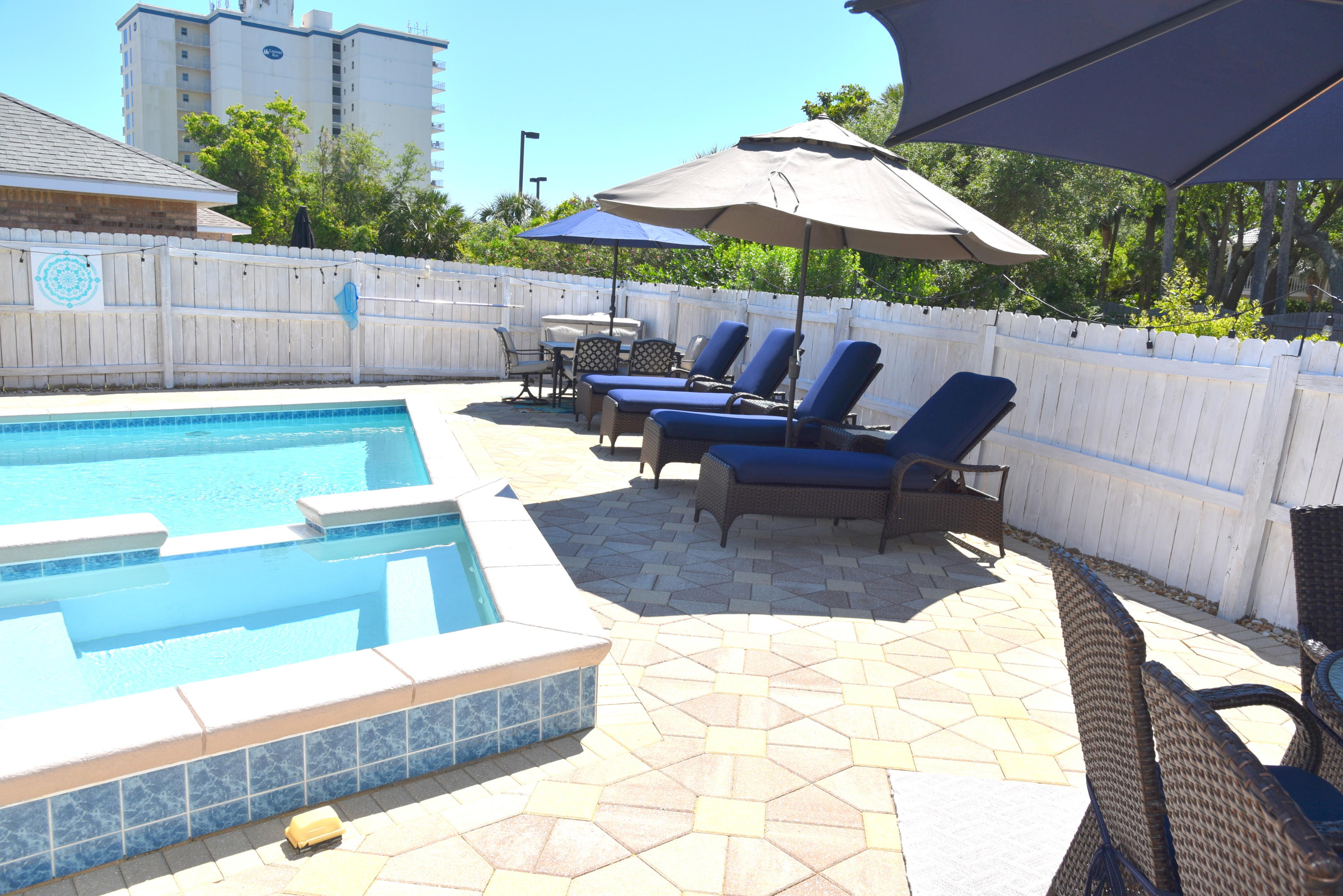 PARADISE RETREAT - Residential