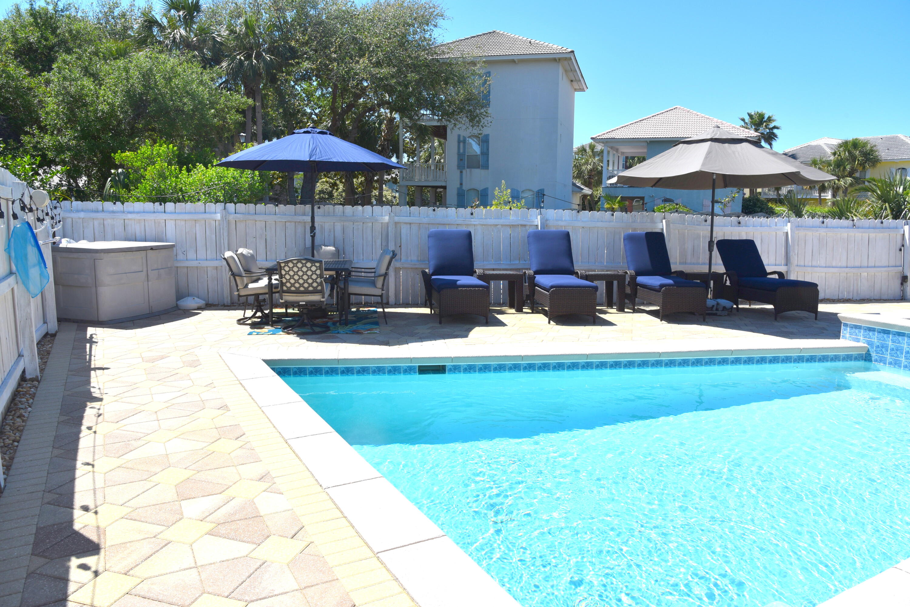 PARADISE RETREAT - Residential