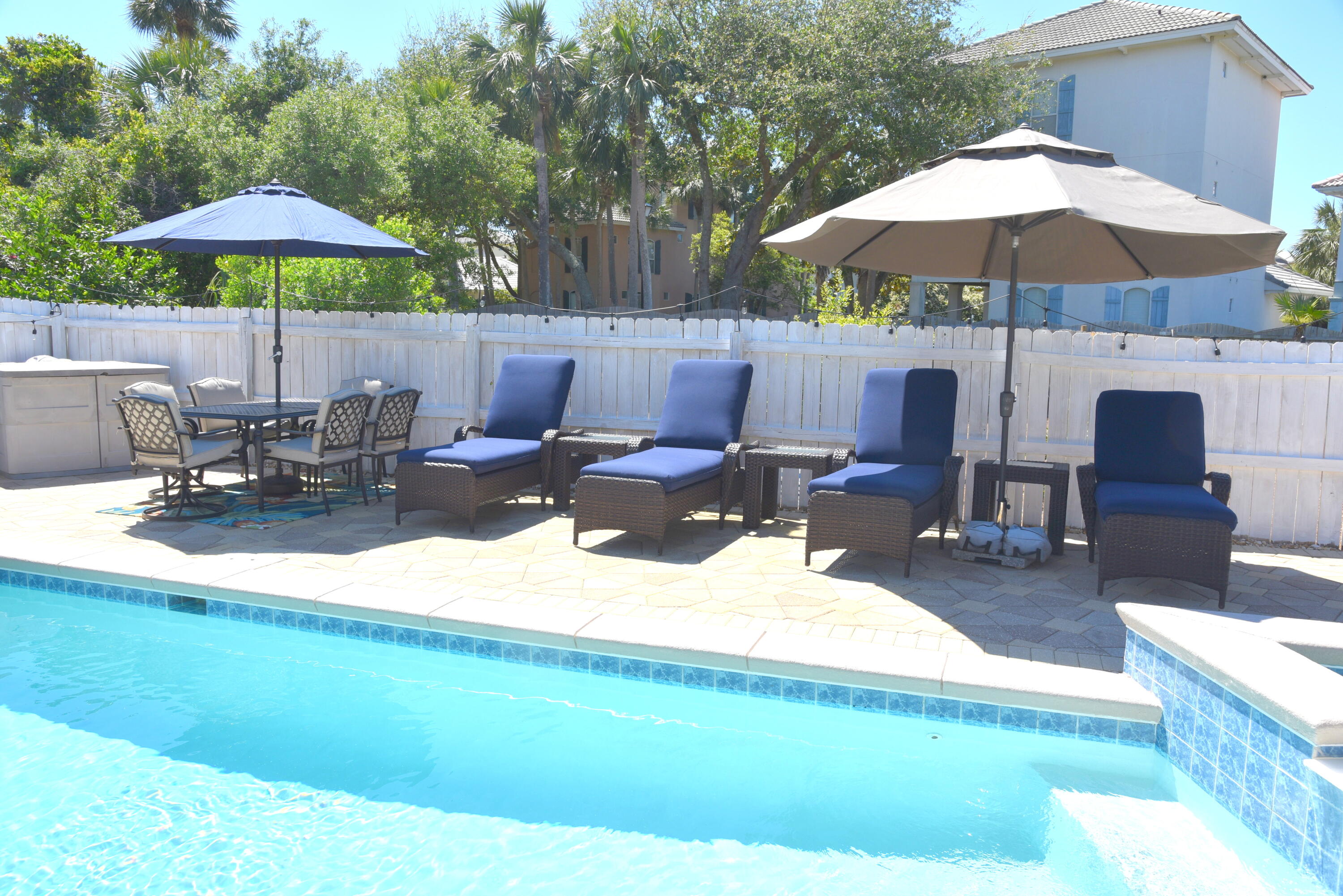 PARADISE RETREAT - Residential