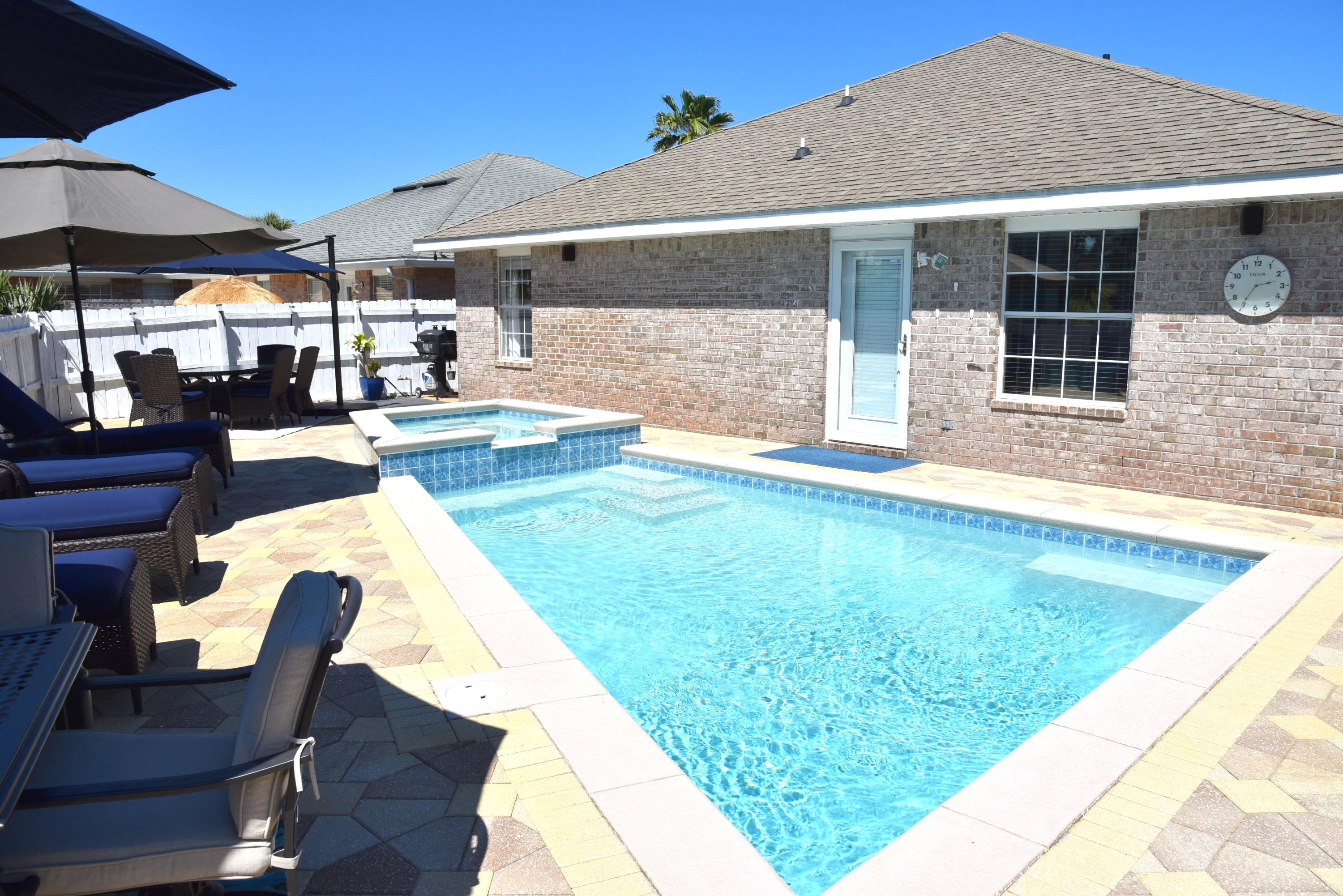 PARADISE RETREAT - Residential