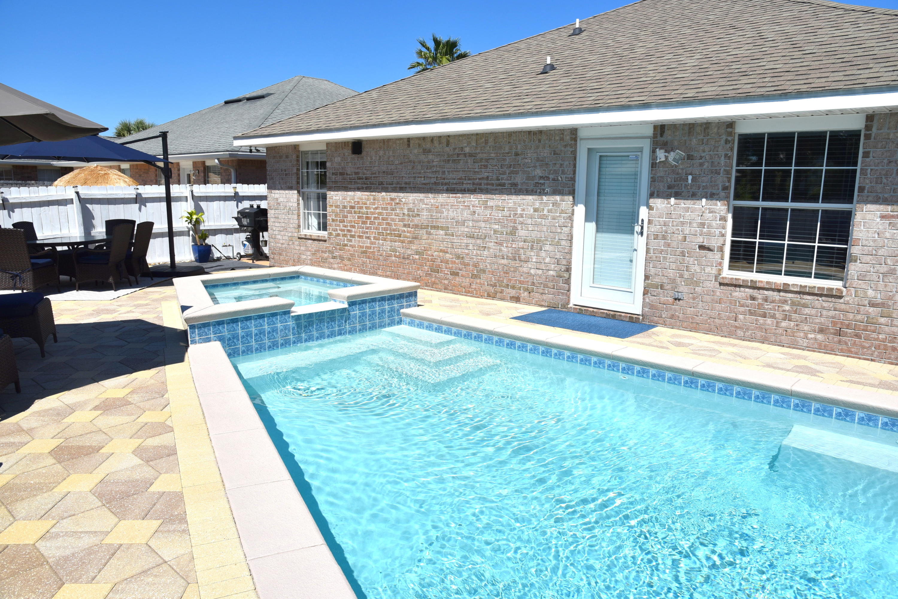 PARADISE RETREAT - Residential