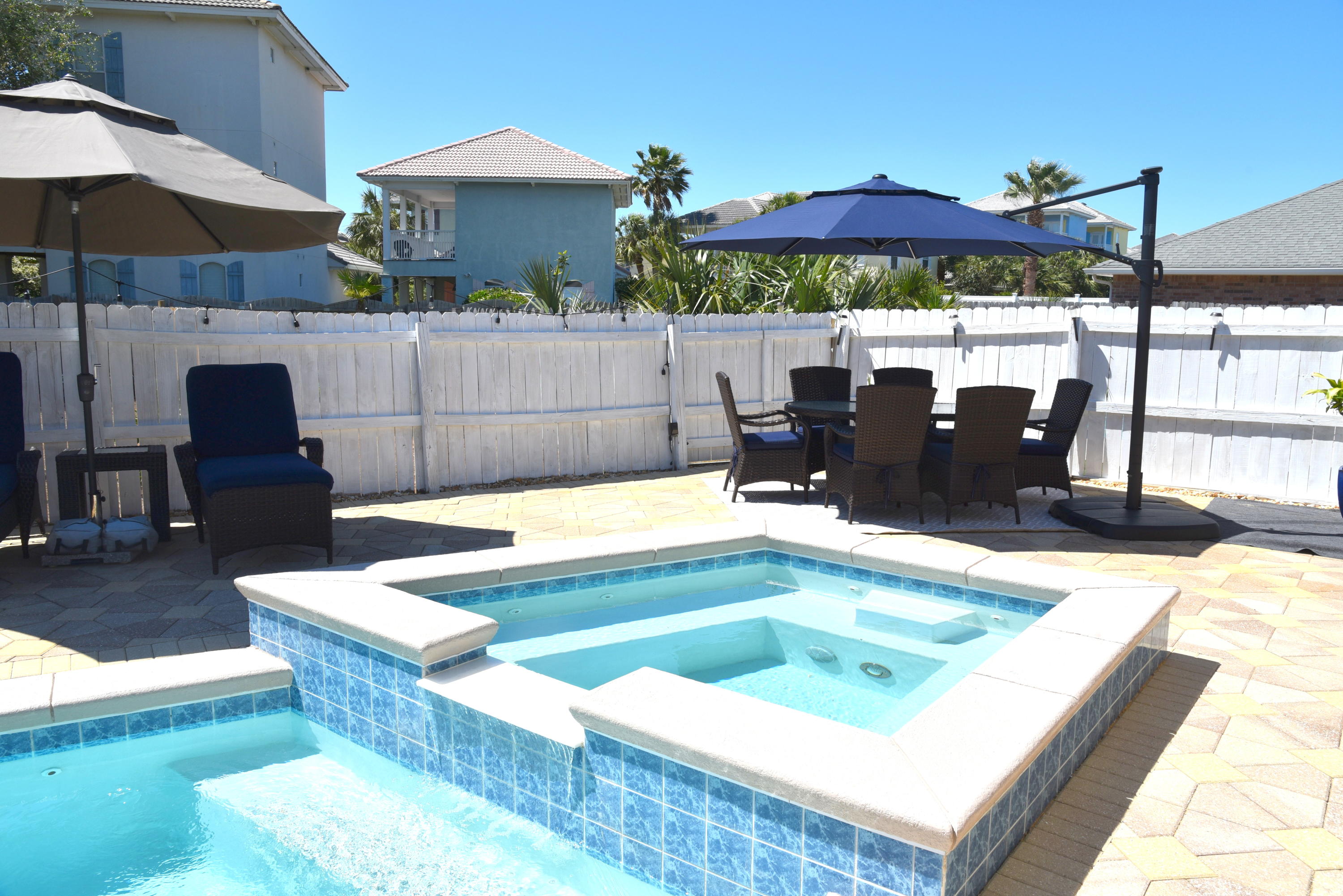 PARADISE RETREAT - Residential