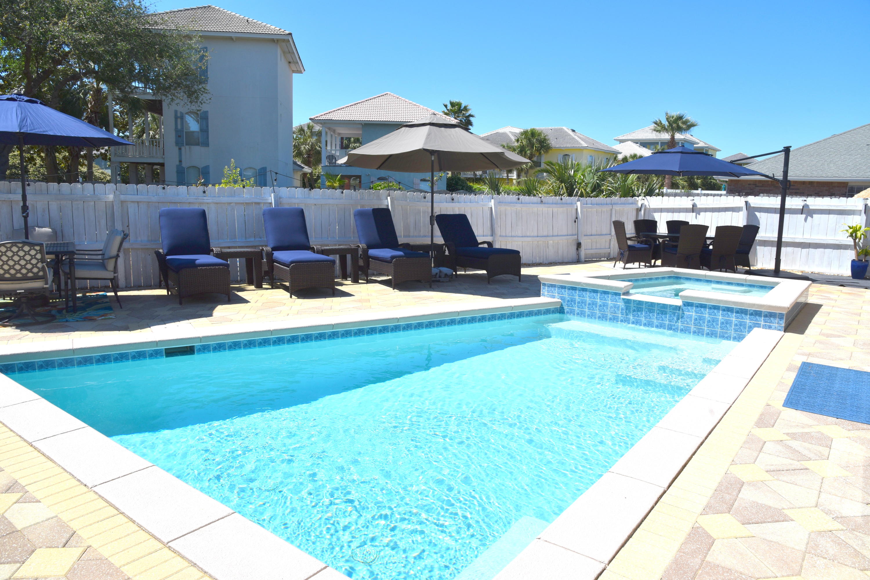 PARADISE RETREAT - Residential