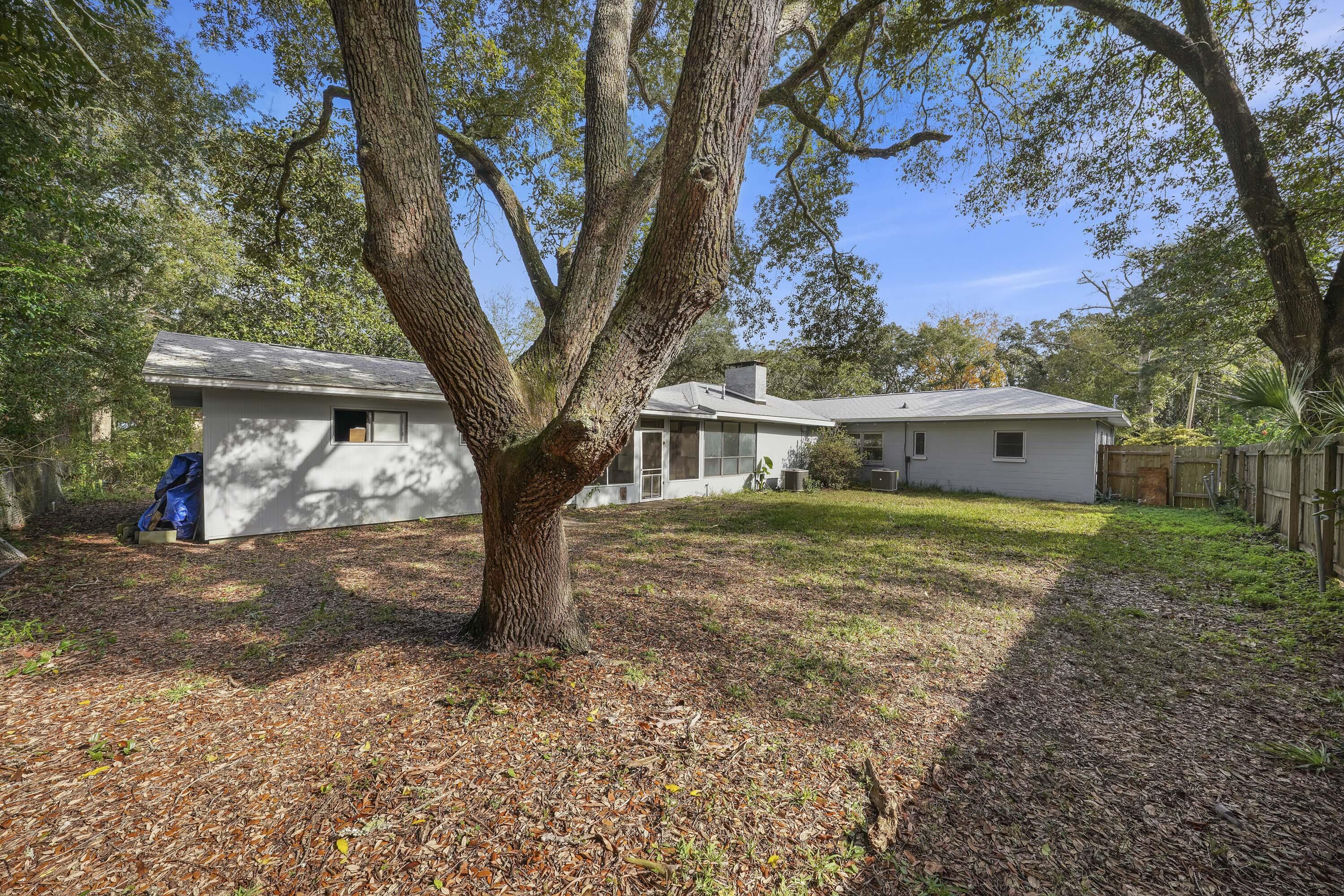 ELLIOTTS POINT 7TH ADDN - Residential