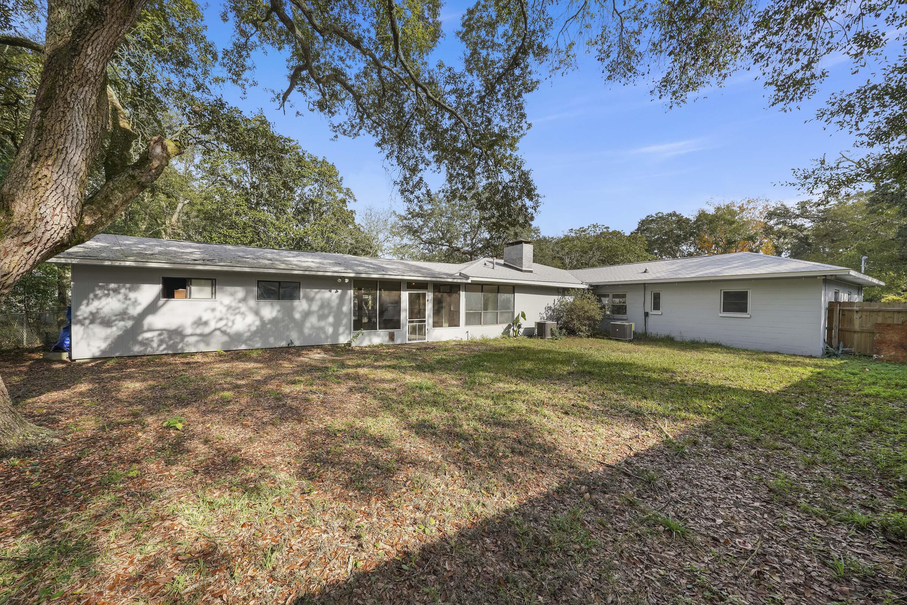 ELLIOTTS POINT 7TH ADDN - Residential