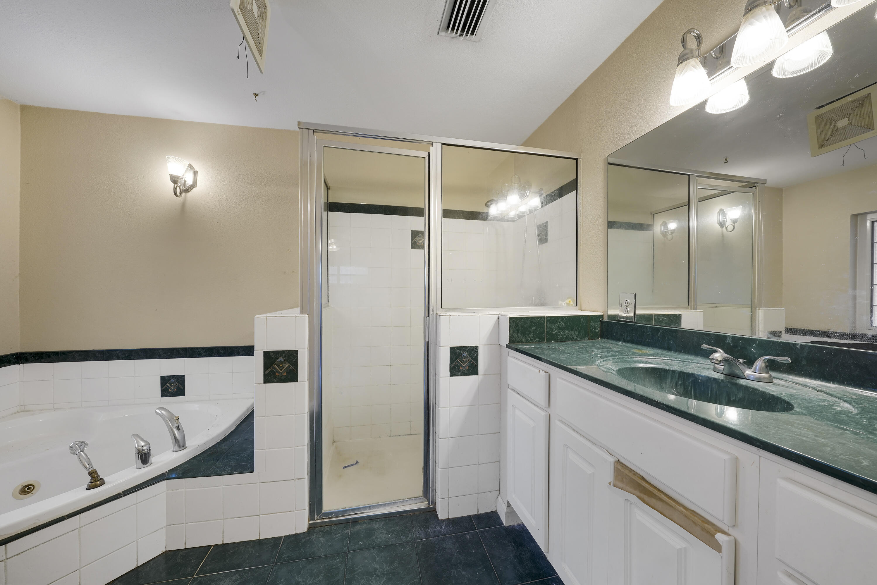 ELLIOTTS POINT 7TH ADDN - Residential