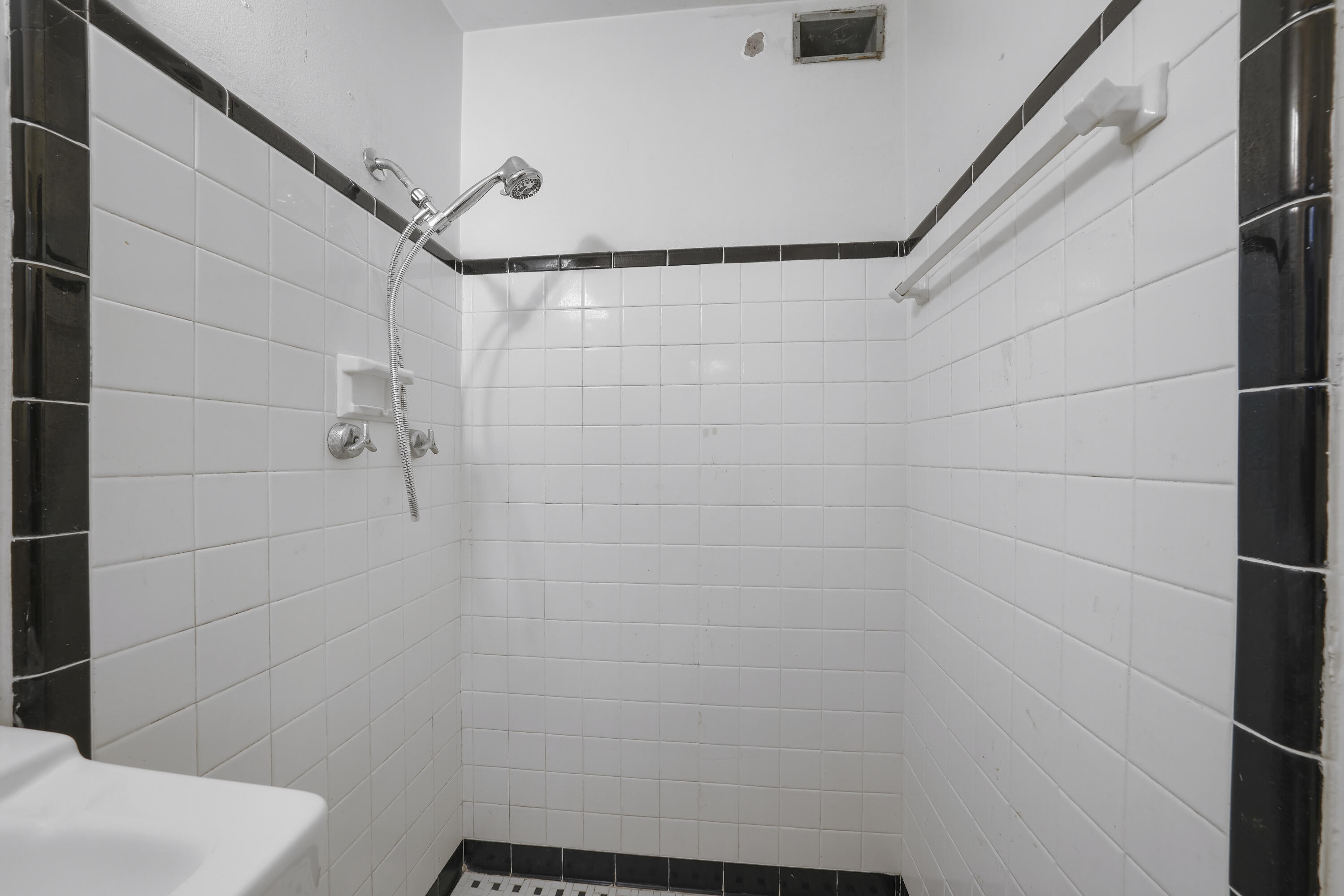 ELLIOTTS POINT 7TH ADDN - Residential