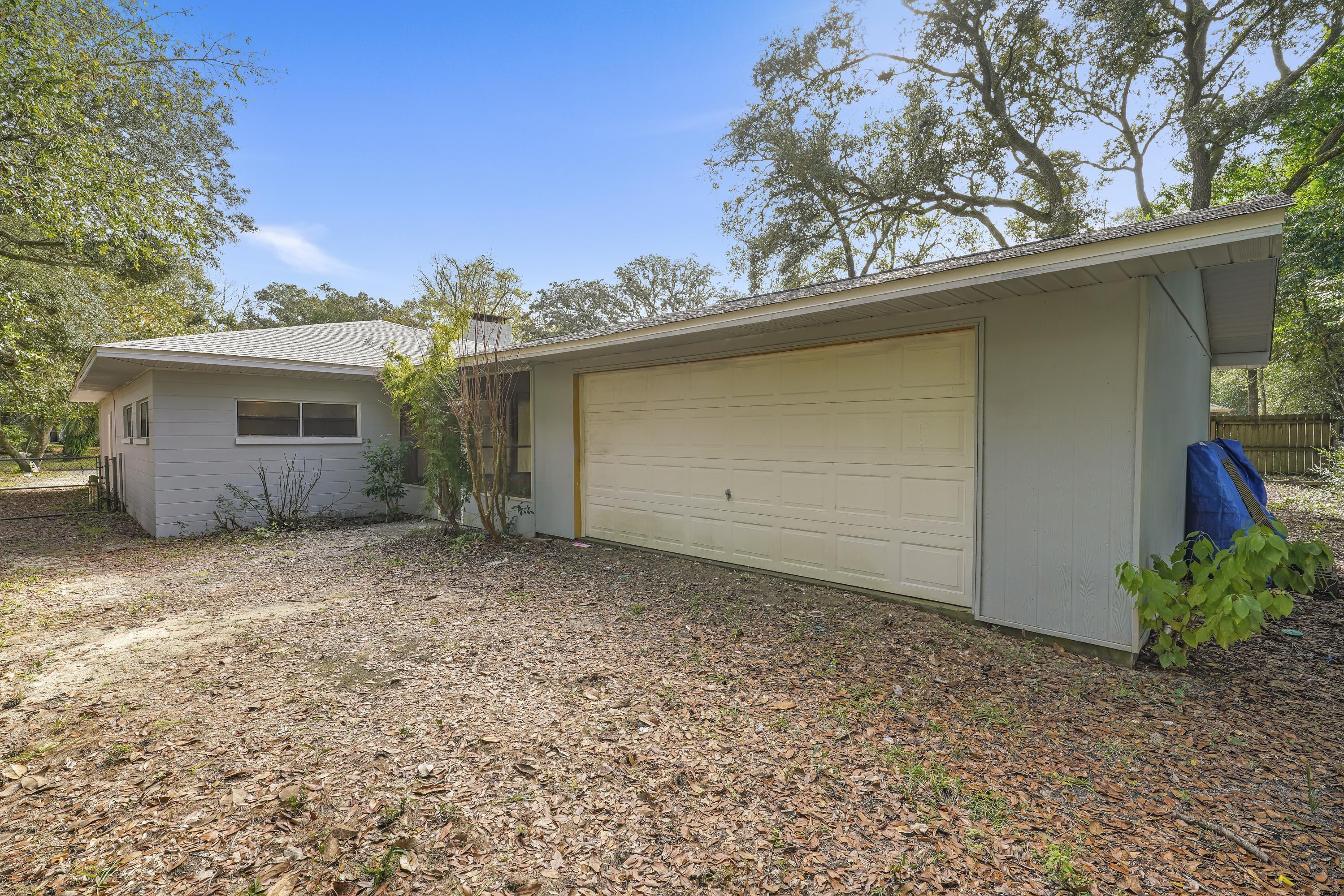 ELLIOTTS POINT 7TH ADDN - Residential