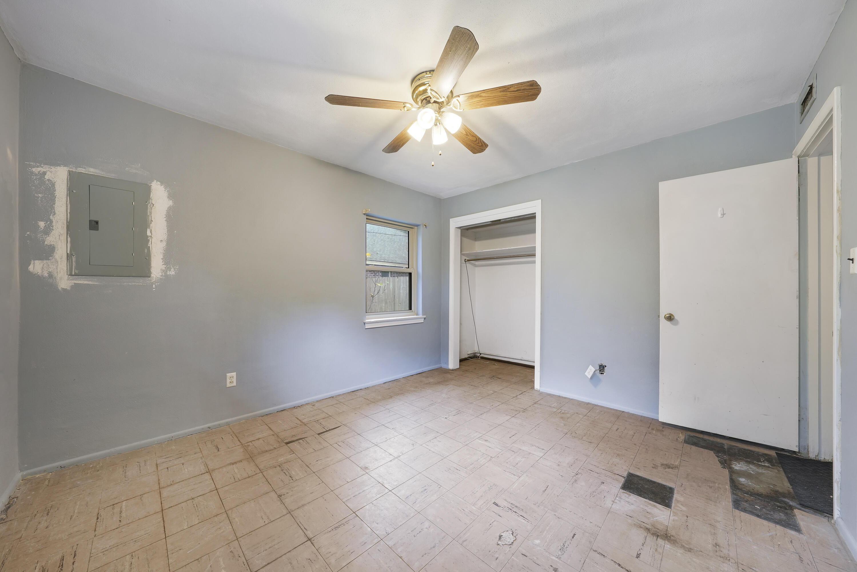 ELLIOTTS POINT 7TH ADDN - Residential