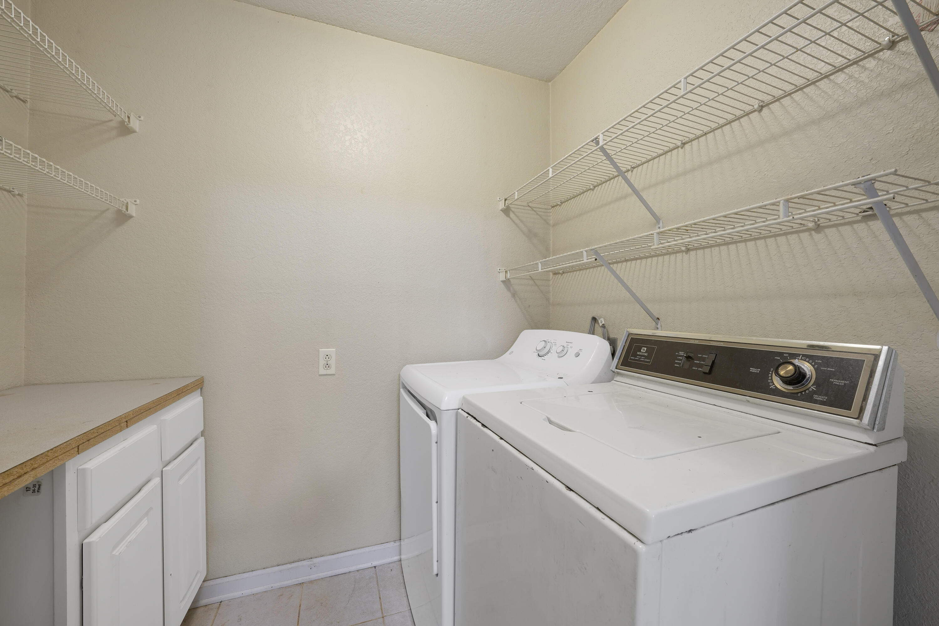 ELLIOTTS POINT 7TH ADDN - Residential