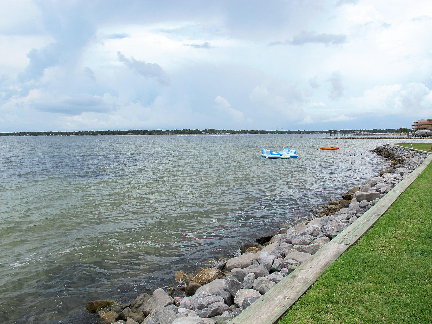 FINISTERRA CONDO - Residential