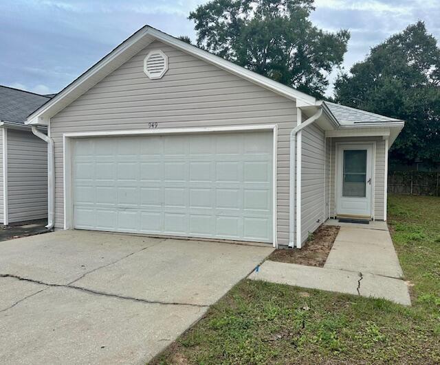 SECURITY DEPOSIT = $1,650 - CAN BE BROKEN UP N 2 MONTHLY INSTALLMENTS IF QUALIFIED.  PETS ALLOWED (20 LBS OR LESS) UPON OWNERS APPROVAL & W/ A NON-REFUNDABLE PET FEE! NO SMOKING INSIDE HOME! CONVENIENTLY LOCATED BETWEEN BOTH BASES & CLOSE TO SCHOOLS, BEACHES, SHOPPING, & RESTAURANTS! THIS 1 STORY TOWNHOUSE FEATURES A FAMILY ROOM, DINING ROOM, KITCHEN EQUIPPED W/ A REFRIGERATOR, STOVE, DISHWASHER & LAUNDRY AREA IS LOCATED IN THE 2 CAR GARAGE. MASTER SUITE HAS A WALK IN CLOSET. THE ADDITIONAL BEDROOM HAS A SEPARATE ENTRANCE TO THE BACK YARD. OTHER FEATURES INCLUDE TILE FLOORING THROUGHOUT, CEILING FANS, SKYLIGHT & AN OPEN PATIO. ALL ELECTRIC! HOA MOWS THE GRASS. WELCOME HOME!