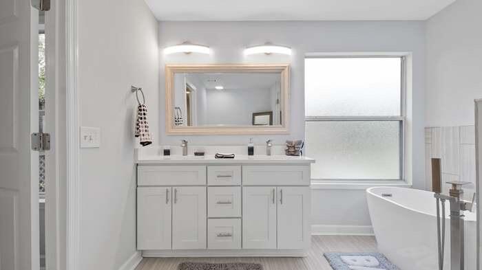 BAYVIEW MANOR - Residential