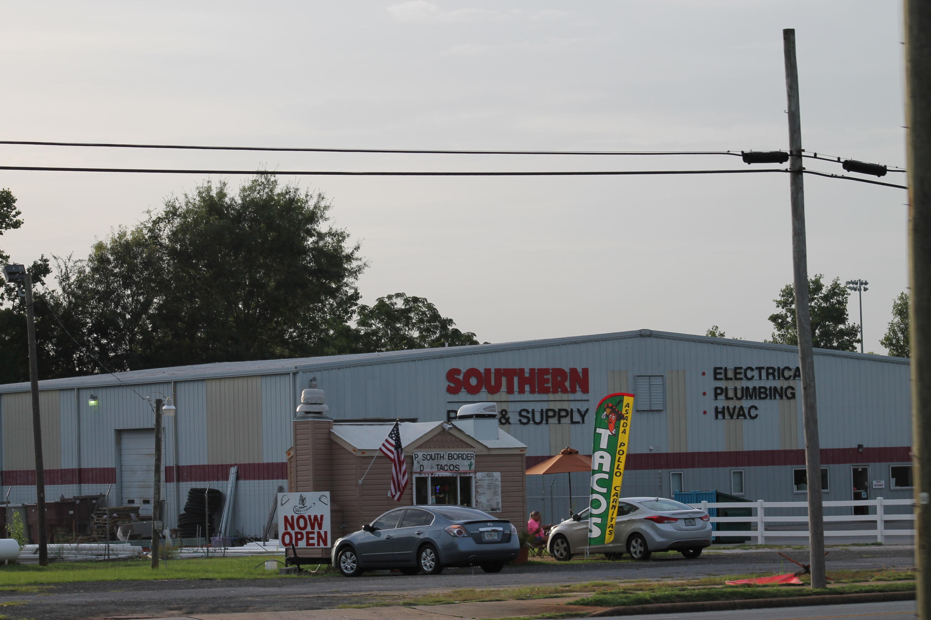 Main image without alt text