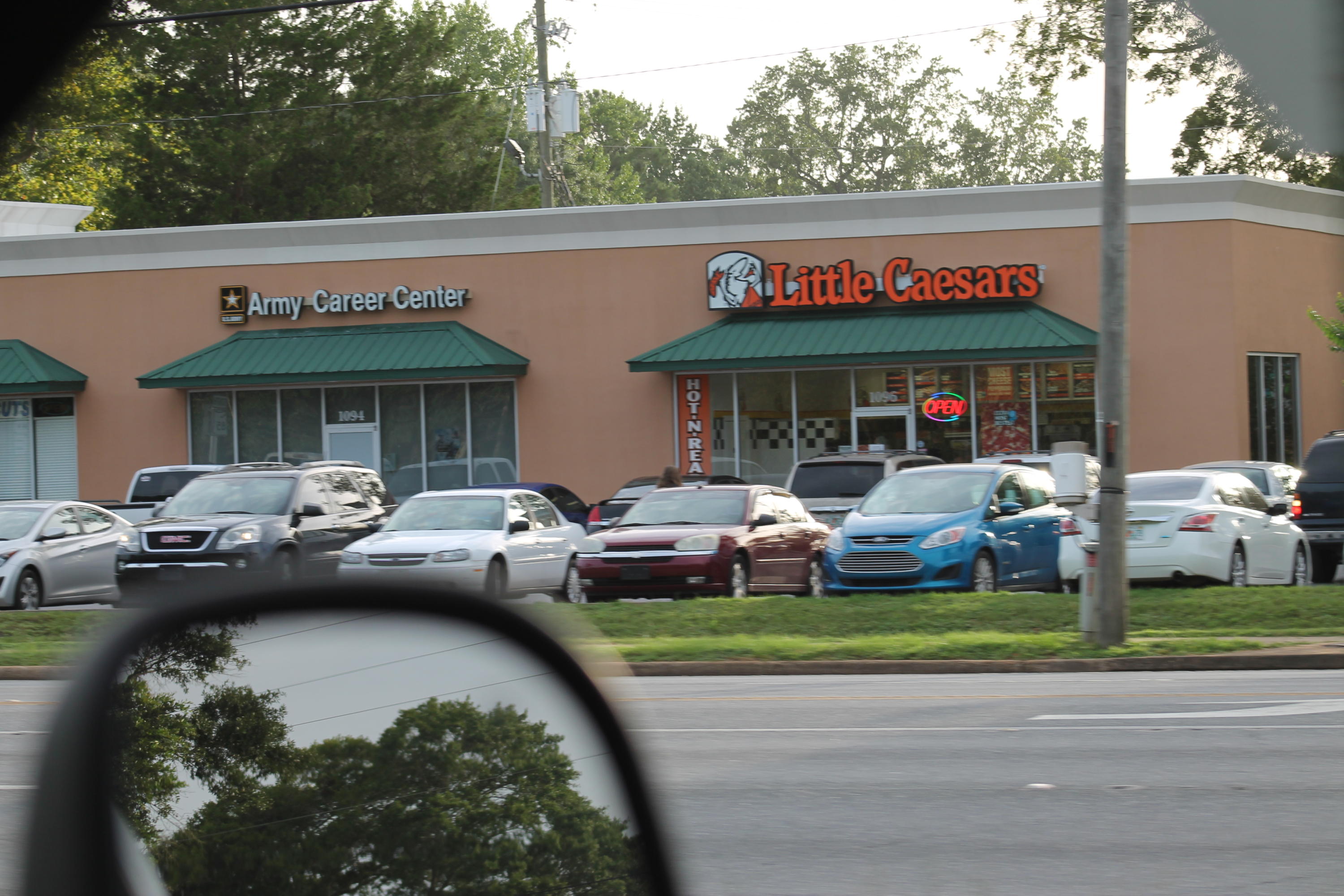 Main image without alt text