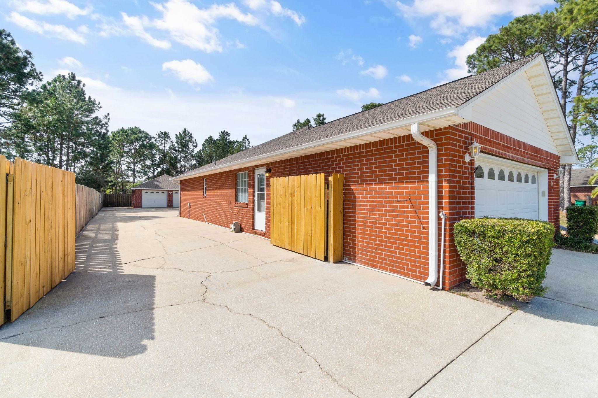 HOLLEY BY THE SEA - Residential