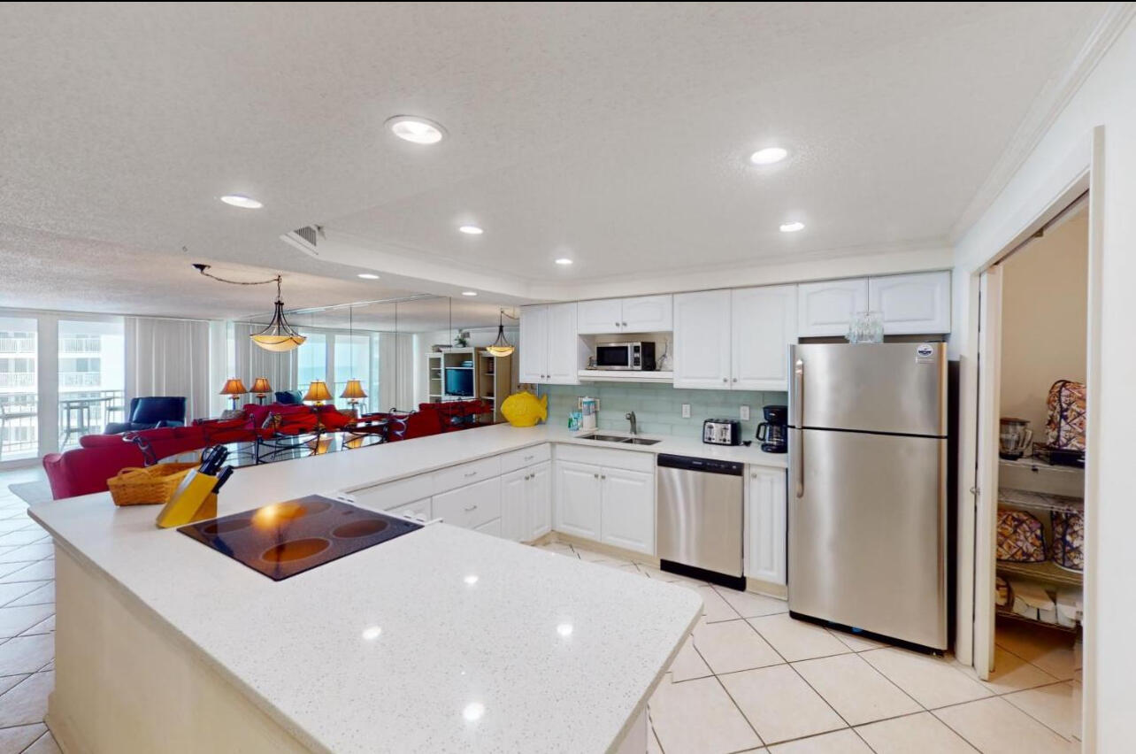 SHORELINE TOWERS 1 - Residential