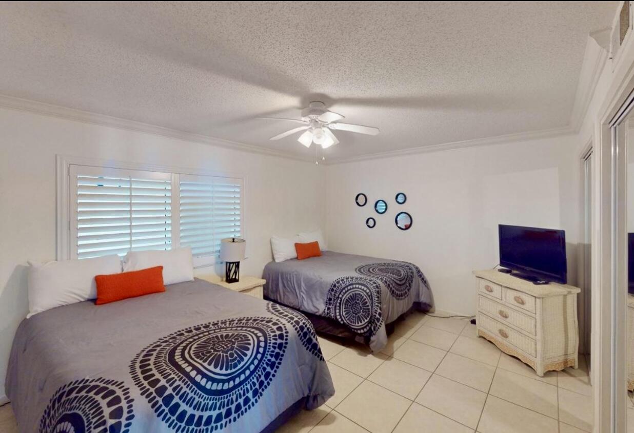 SHORELINE TOWERS 1 - Residential