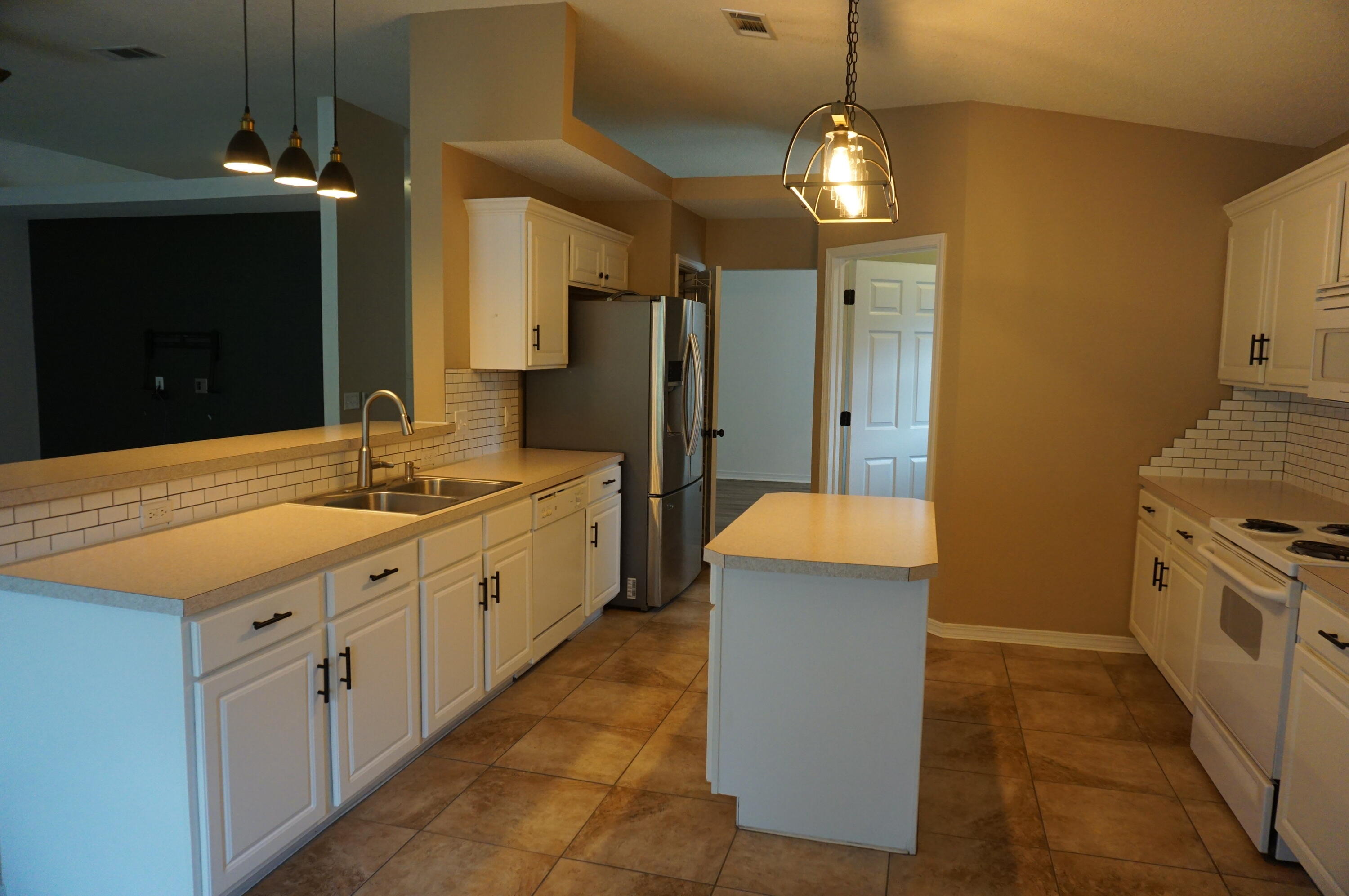 NORTHVIEW ESTATES 5TH ADDN - Residential Lease