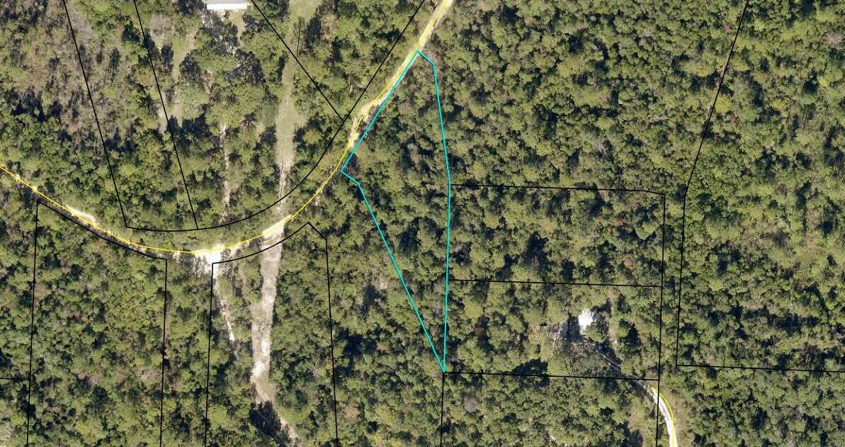 .85 acre lot in Southwest Crestview in close proximity to Shoal River. Zoning is County unincorporated. AA and future use AG. FPL is electric company source Water source is OCWS per the GIS map. See Documents for County Zoning on AA and photos for pertinent info per the GIS map