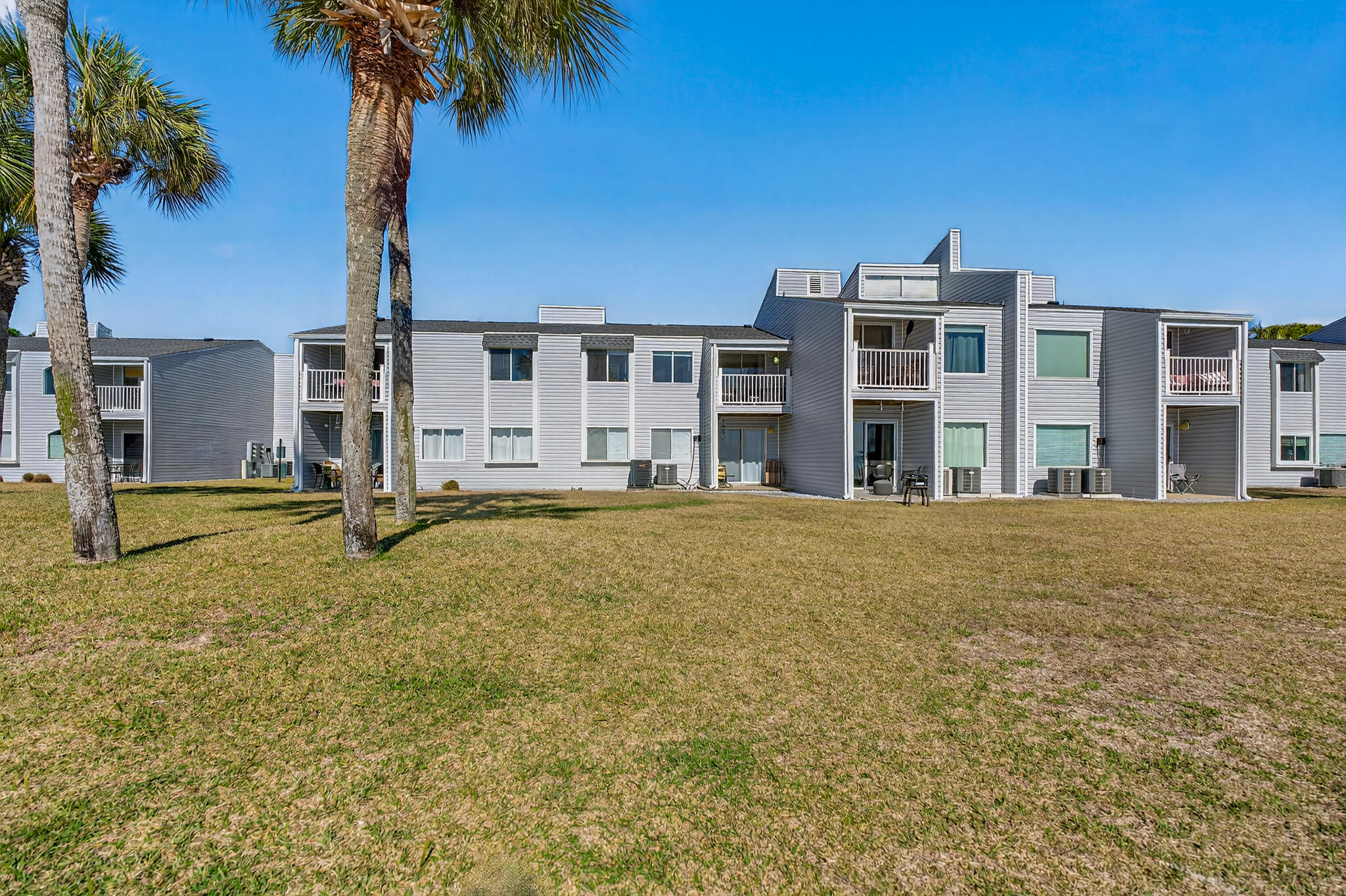 FINISTERRA CONDO - Residential