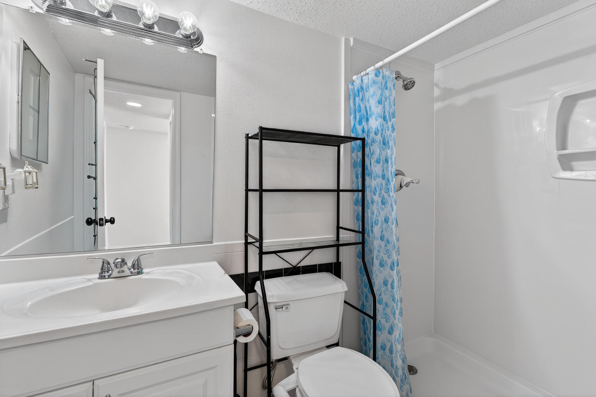 FINISTERRA CONDO - Residential