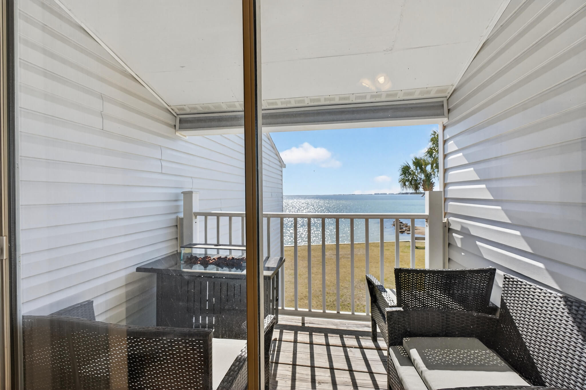 FINISTERRA CONDO - Residential