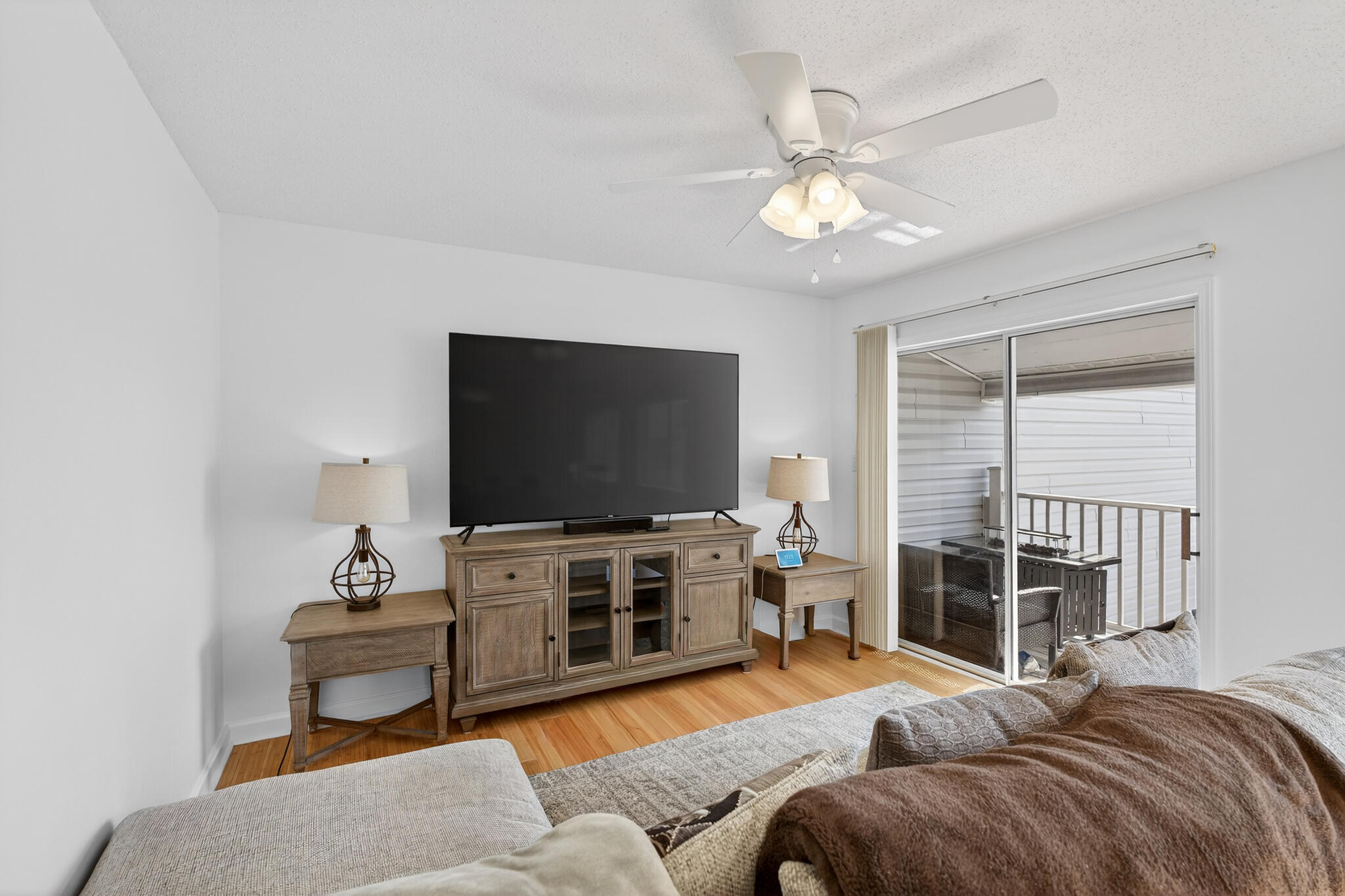 FINISTERRA CONDO - Residential