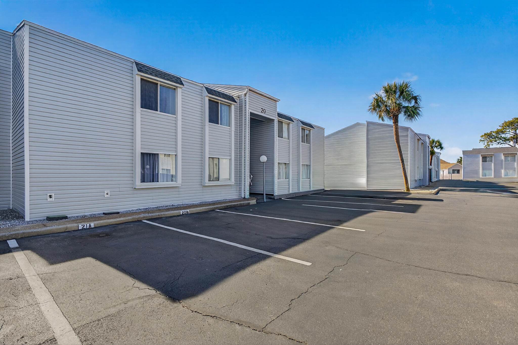 FINISTERRA CONDO - Residential