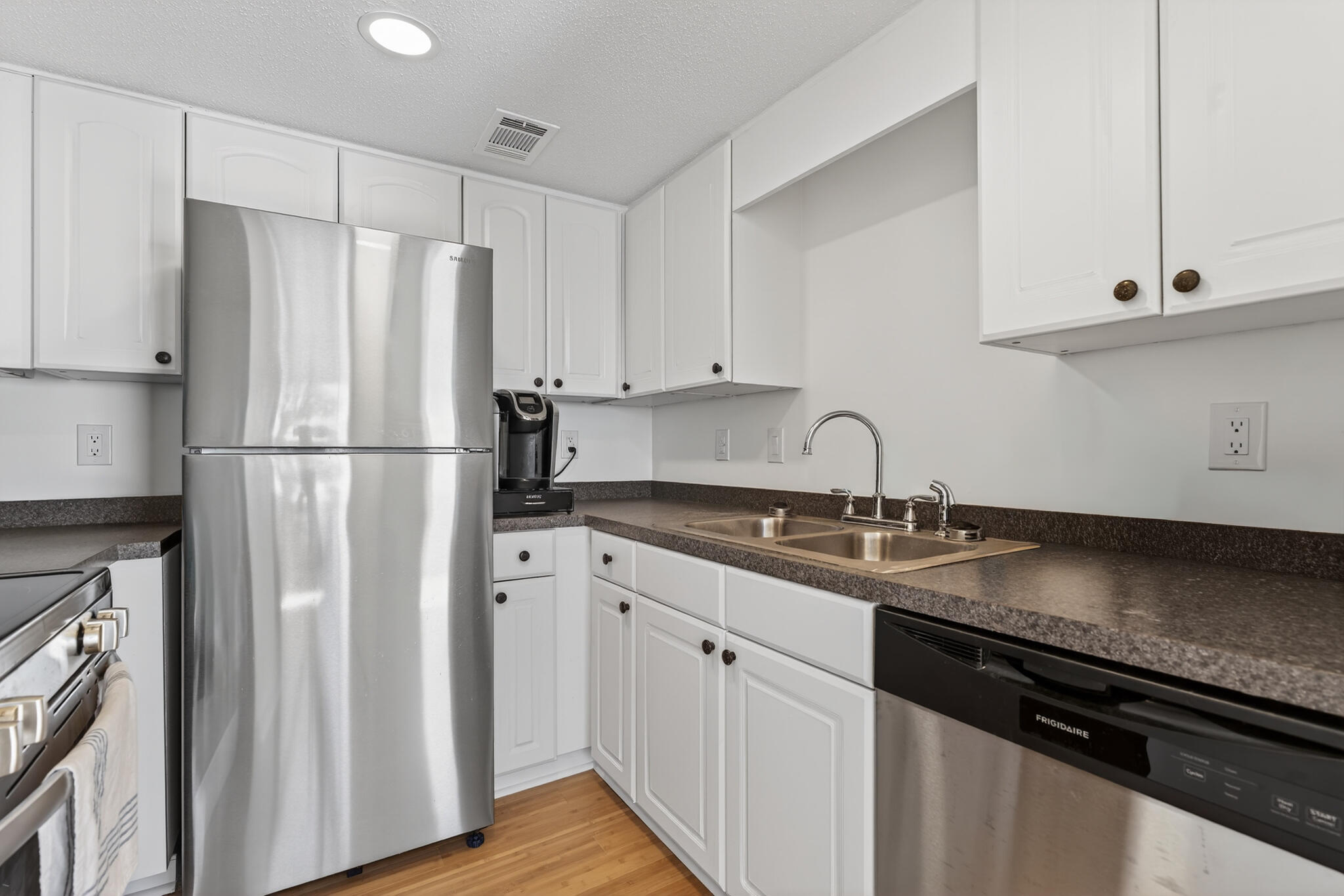 FINISTERRA CONDO - Residential