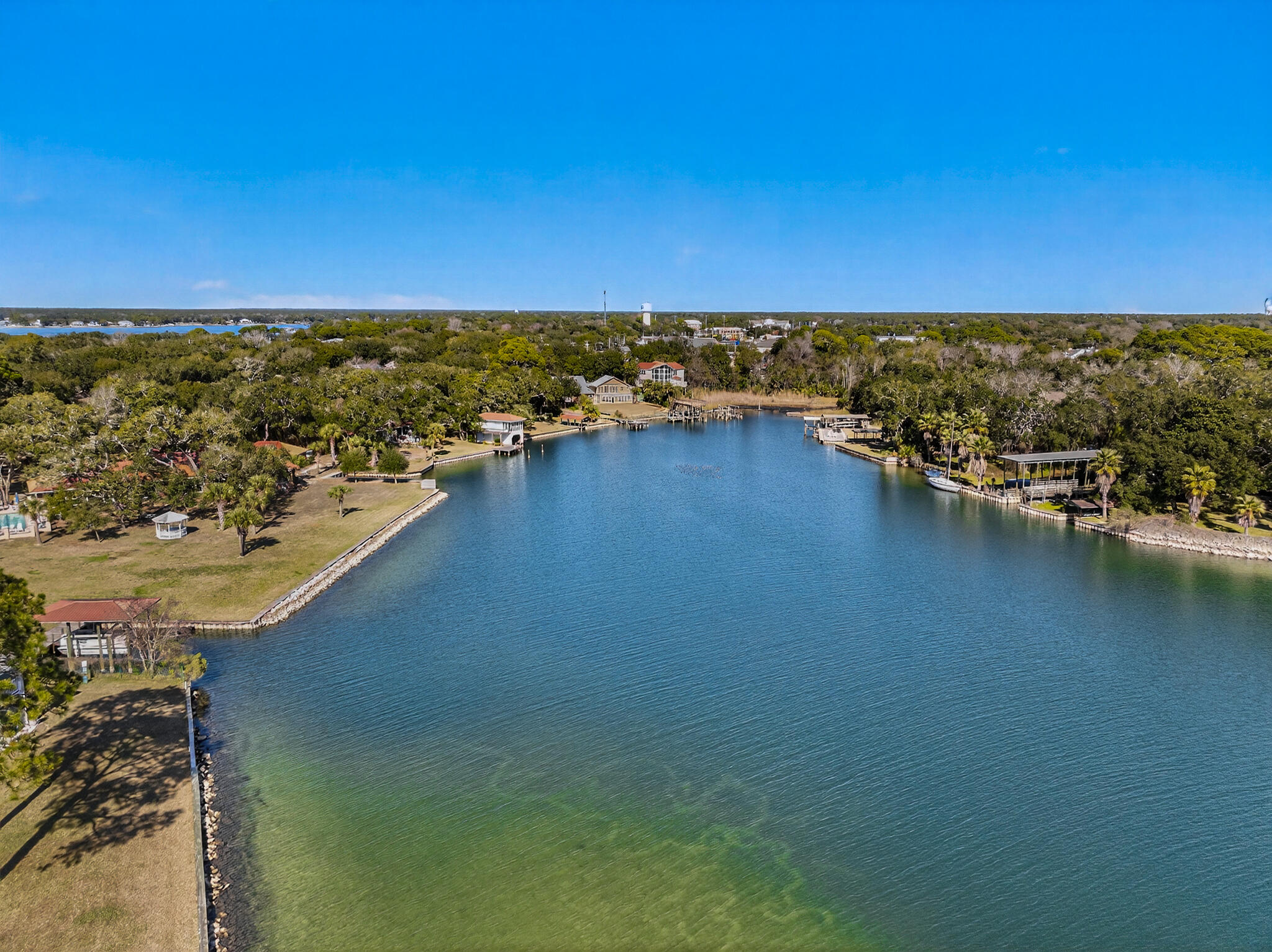 FINISTERRA CONDO - Residential