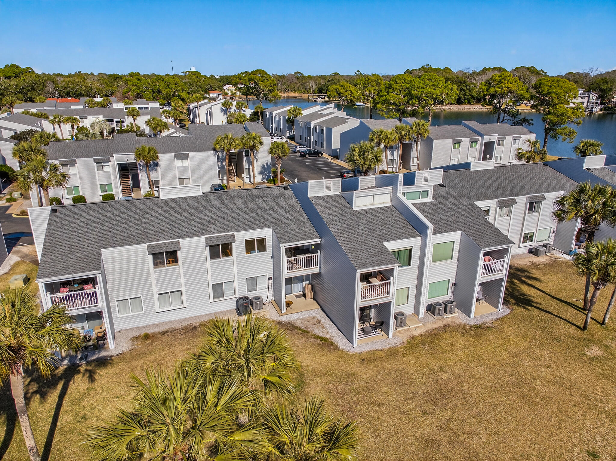 FINISTERRA CONDO - Residential