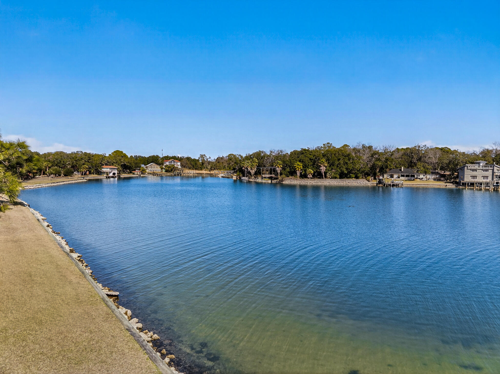 FINISTERRA CONDO - Residential